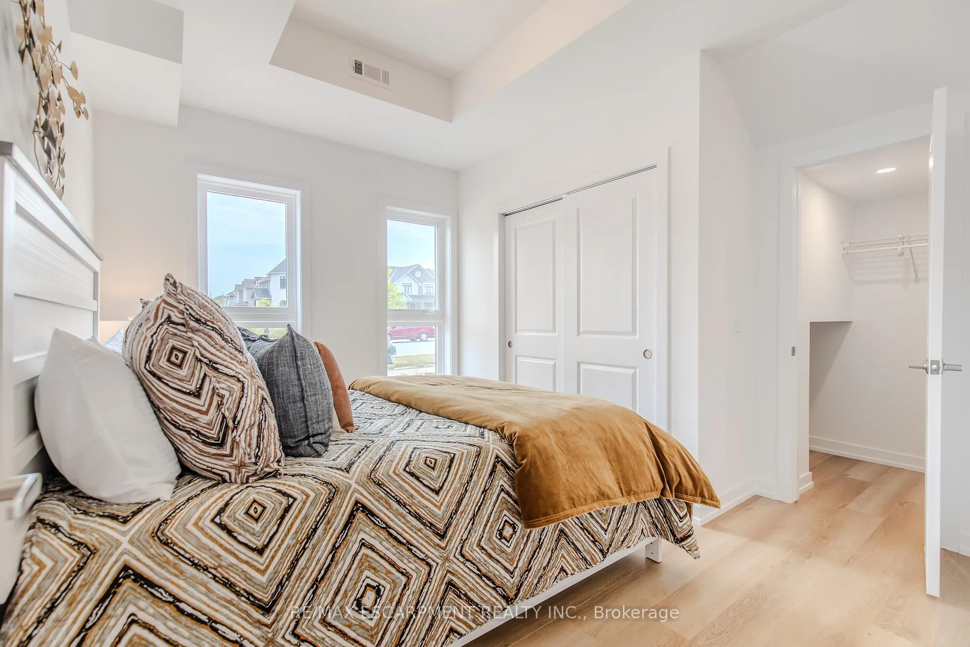 Photo 16 of 249 Burke Street, Hamilton, Waterdown — HOMEH
