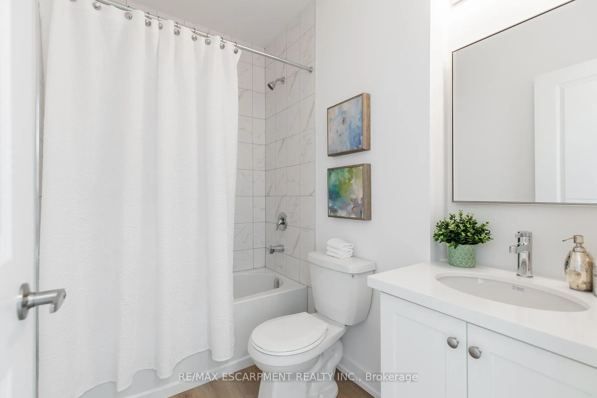 Photo 19 of 249 Burke Street, Hamilton, Waterdown — HOMEH