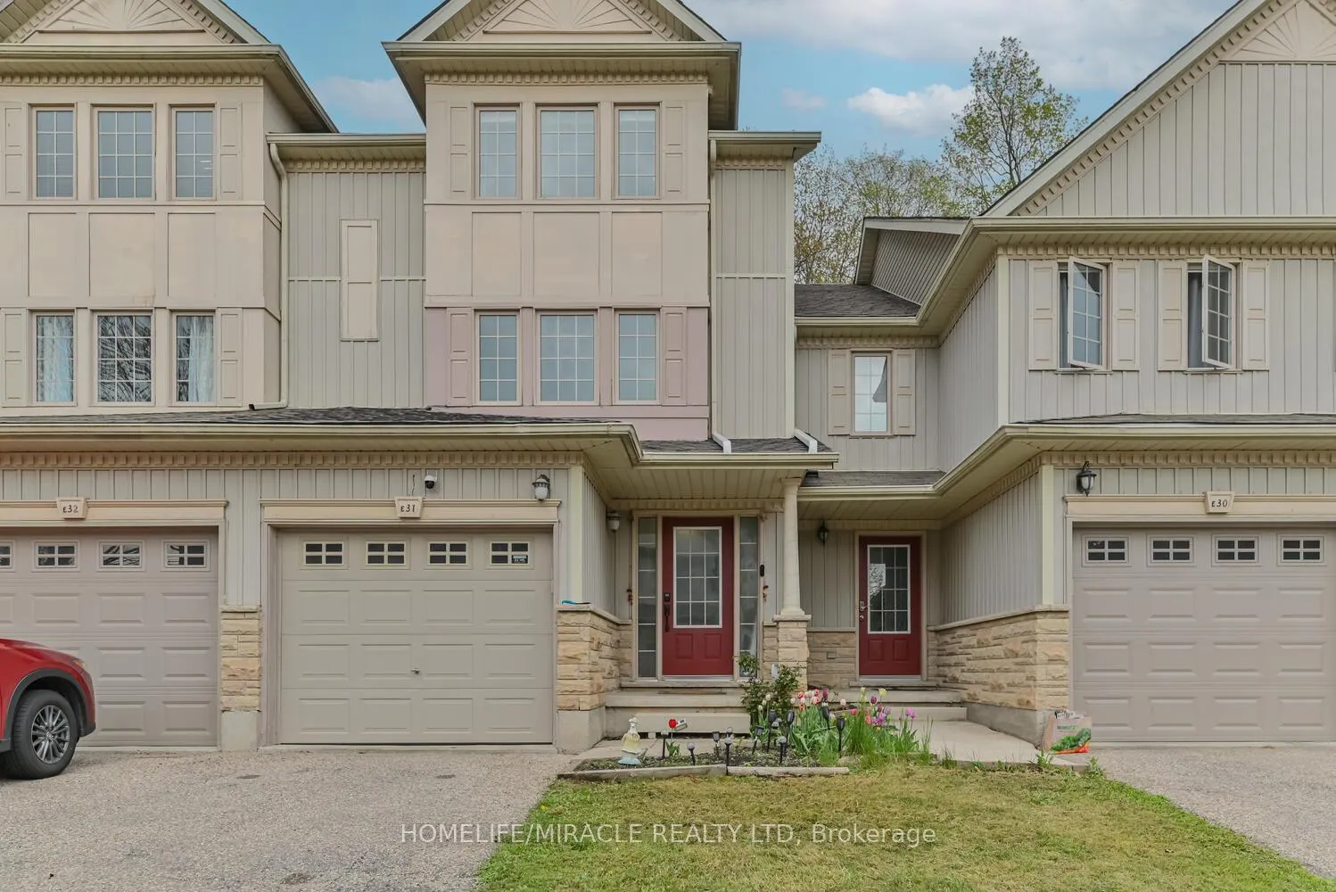 Photo 2 of Unit E-31, 110 Activa Avenue, Kitchener, Larentian West — HOMEH
