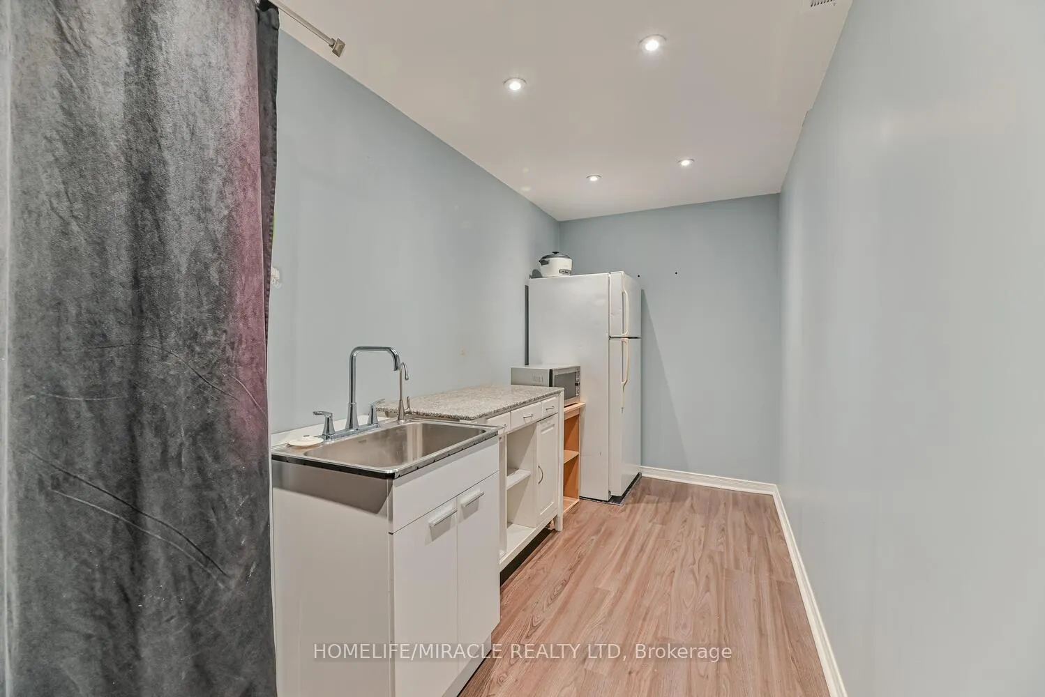 Photo 5 of Unit E-31, 110 Activa Avenue, Kitchener, Larentian West — HOMEH