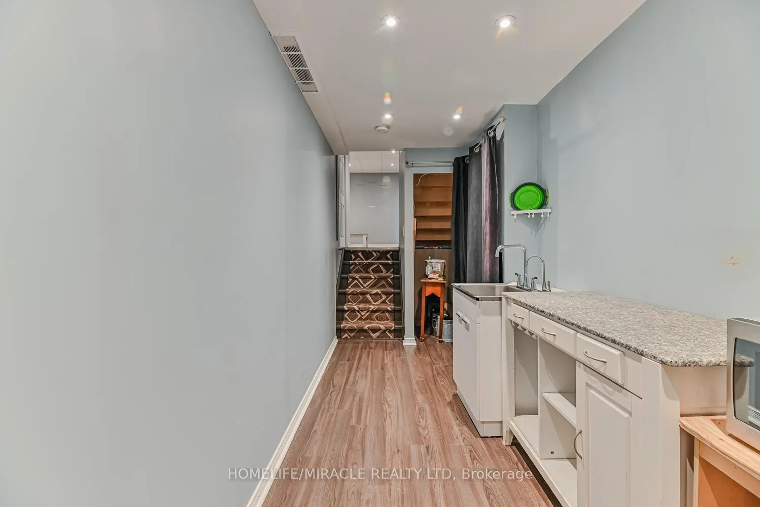 Photo 6 of Unit E-31, 110 Activa Avenue, Kitchener, Larentian West — HOMEH