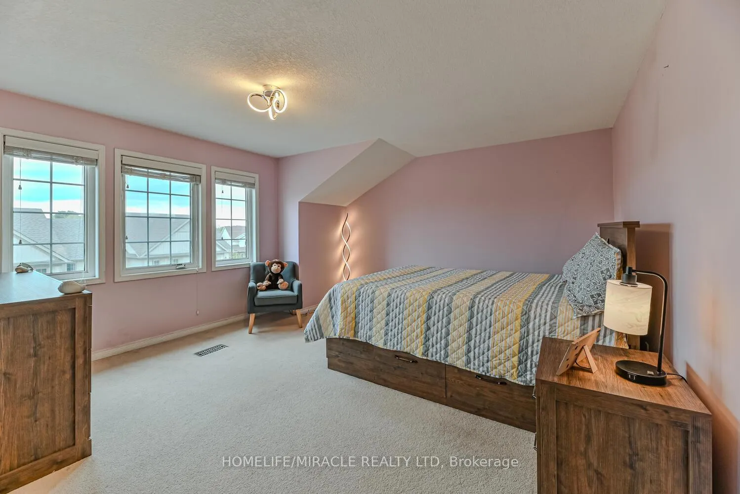 Photo 13 of Unit E-31, 110 Activa Avenue, Kitchener, Larentian West — HOMEH