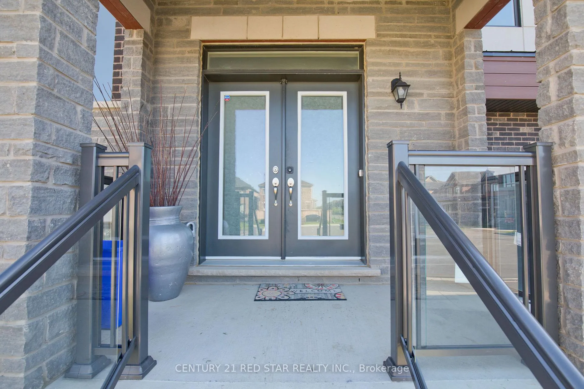 Photo 3 of 92 Elstone Place, Hamilton, Waterdown — HOMEH