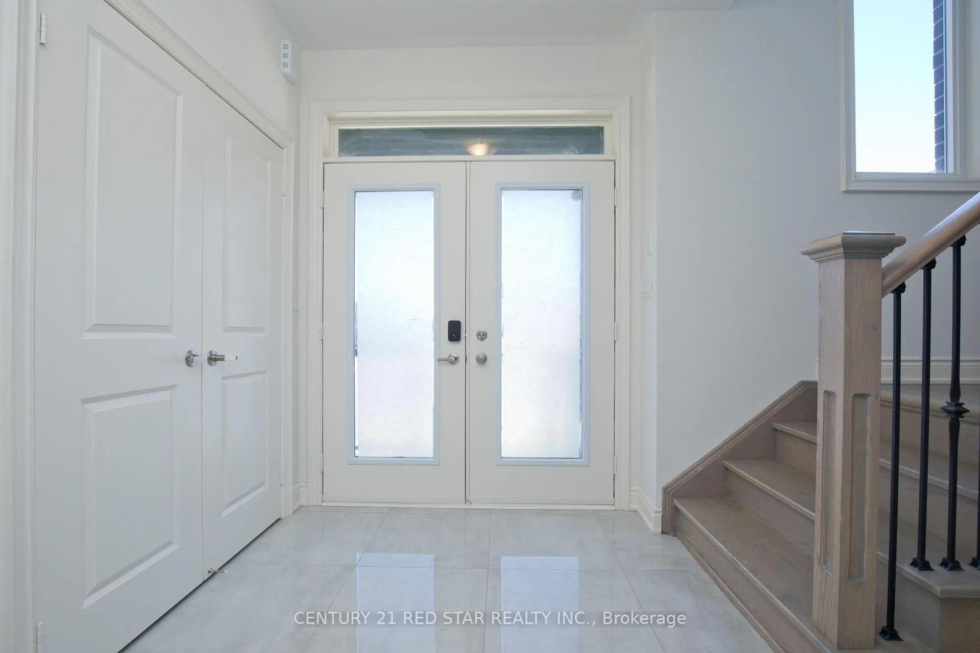 Photo 5 of 92 Elstone Place, Hamilton, Waterdown — HOMEH