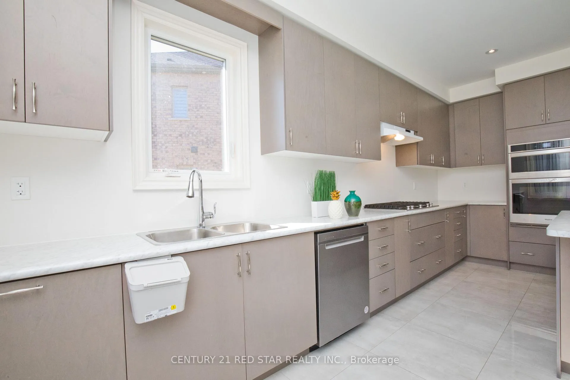 Photo 13 of 92 Elstone Place, Hamilton, Waterdown — HOMEH