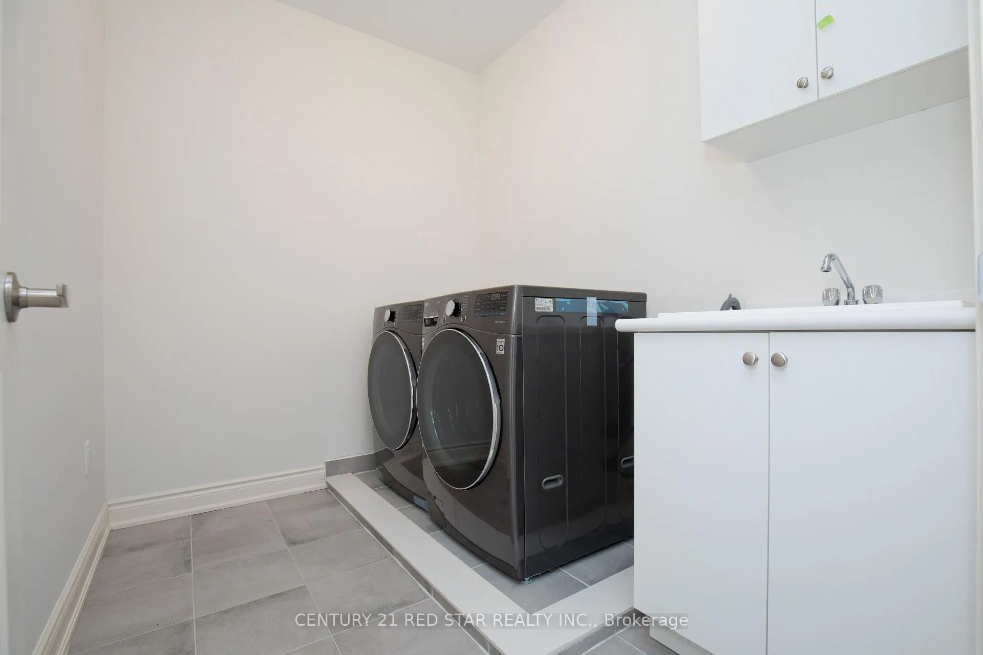 Photo 24 of 92 Elstone Place, Hamilton, Waterdown — HOMEH
