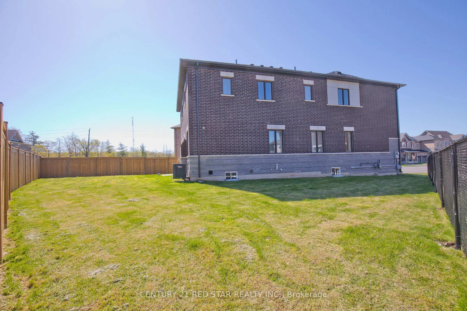 Photo 35 of 92 Elstone Place, Hamilton, Waterdown — HOMEH