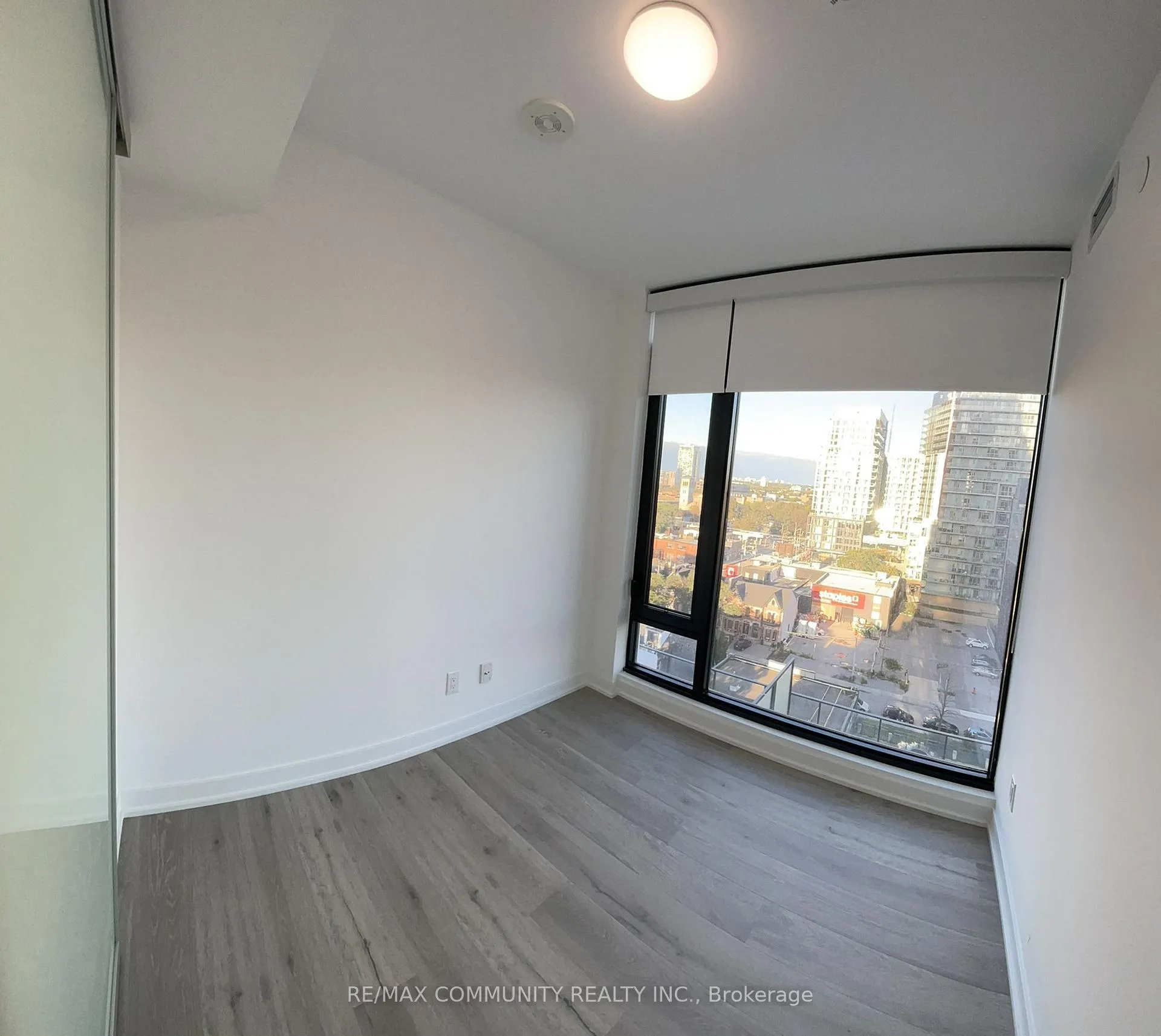 Photo 4 of Unit 1004, 55 Ontario Street, Toronto, Moss Park — HOMEH