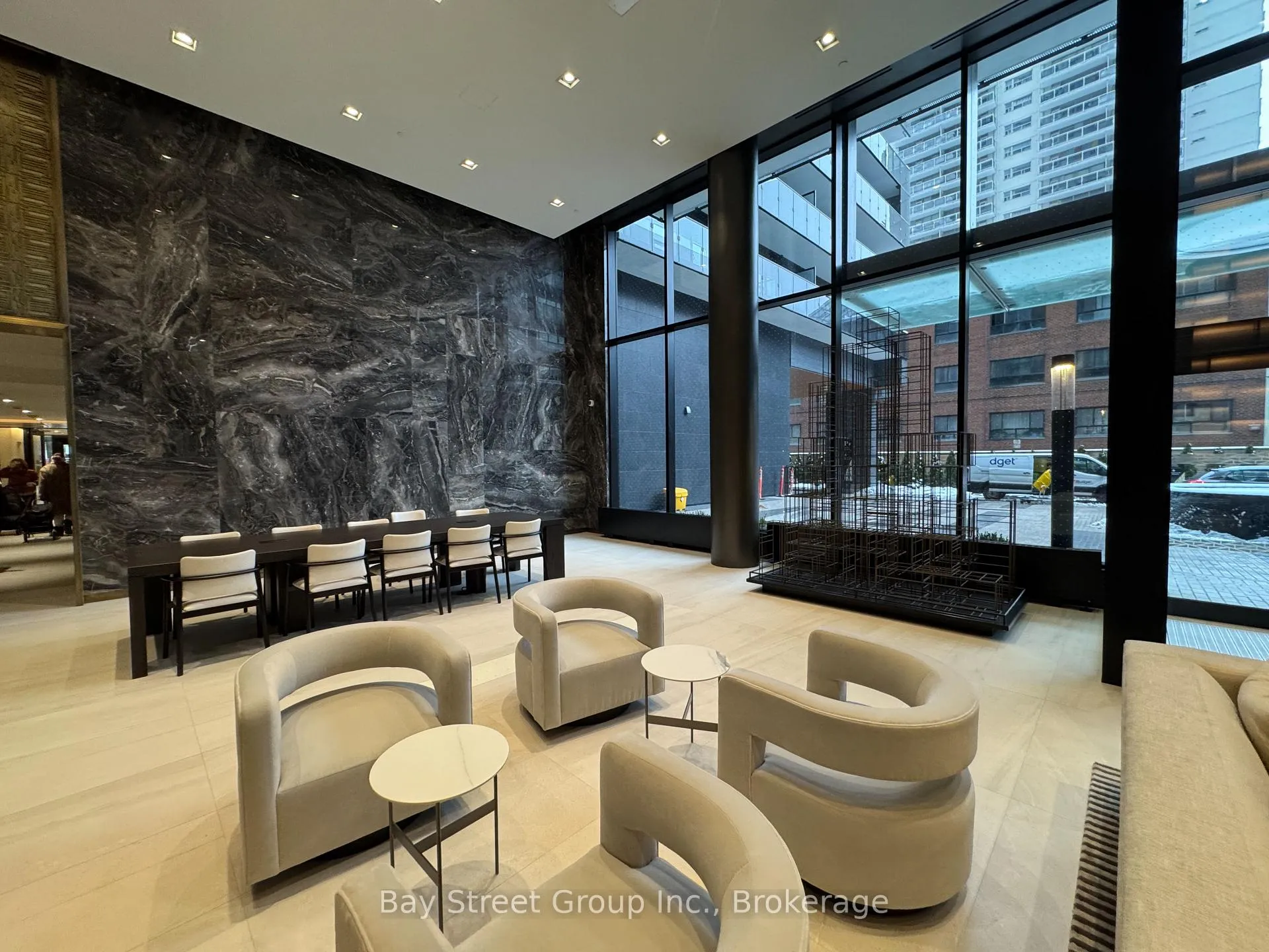 Photo 3 of Unit 1711, 127 Broadway Avenue, Toronto, Mount Pleasant West — HOMEH