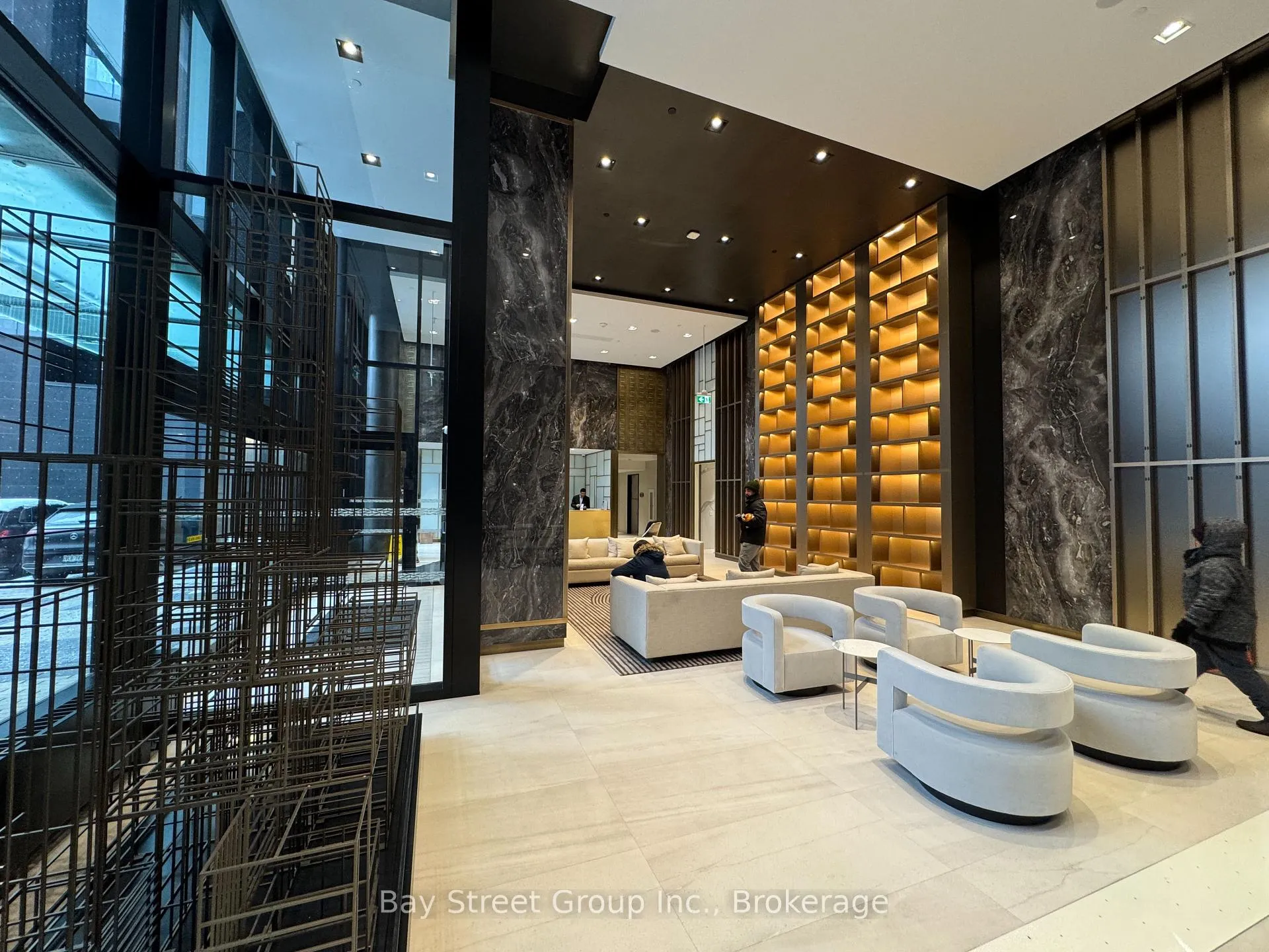 Photo 4 of Unit 1711, 127 Broadway Avenue, Toronto, Mount Pleasant West — HOMEH