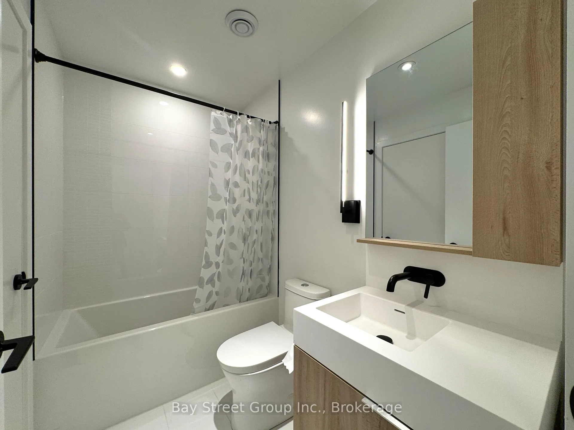 Photo 9 of Unit 1711, 127 Broadway Avenue, Toronto, Mount Pleasant West — HOMEH