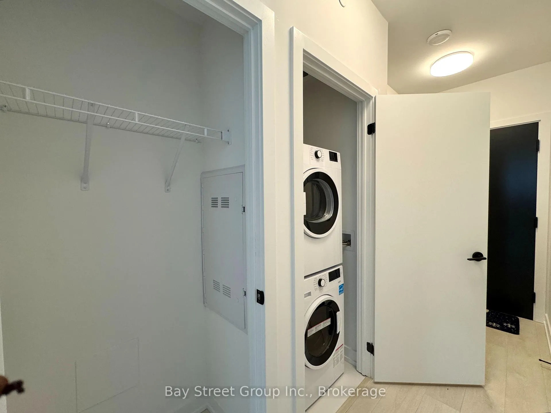 Photo 10 of Unit 1711, 127 Broadway Avenue, Toronto, Mount Pleasant West — HOMEH