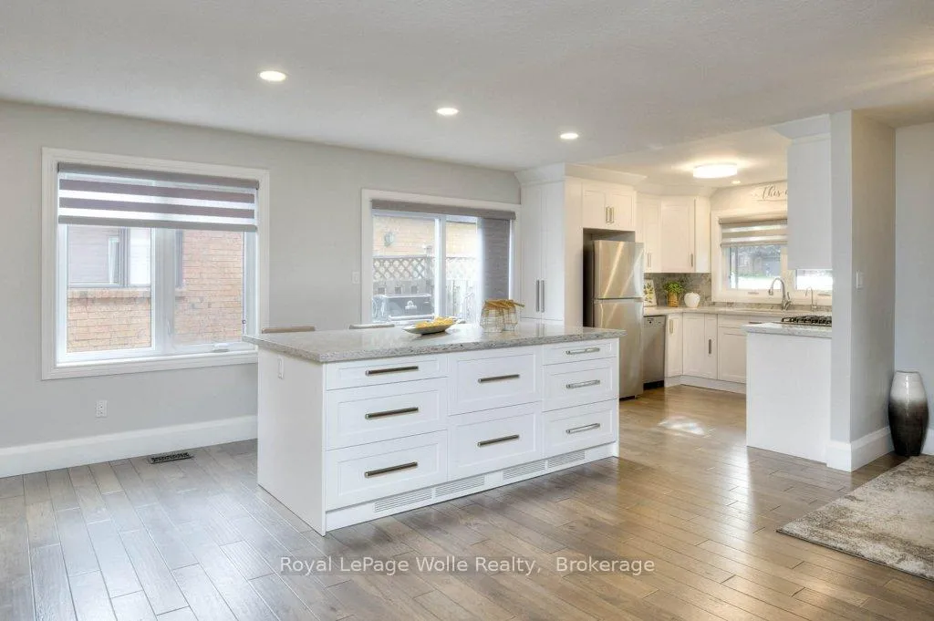 Photo 6 of Unit 3, 318 Roxton Drive, Waterloo — HOMEH