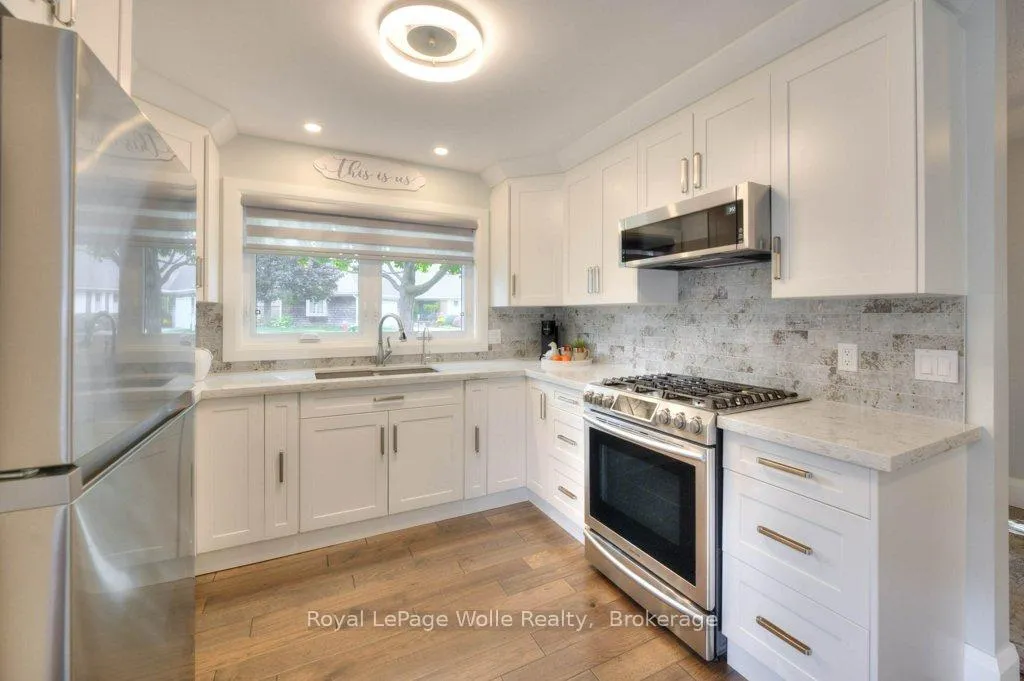 Photo 8 of Unit 3, 318 Roxton Drive, Waterloo — HOMEH