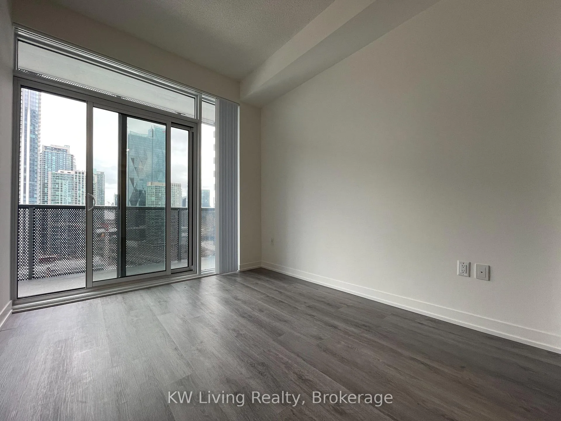 Photo 3 of Unit 2212, 138 Downes Street, Toronto, Waterfront Communities — HOMEH