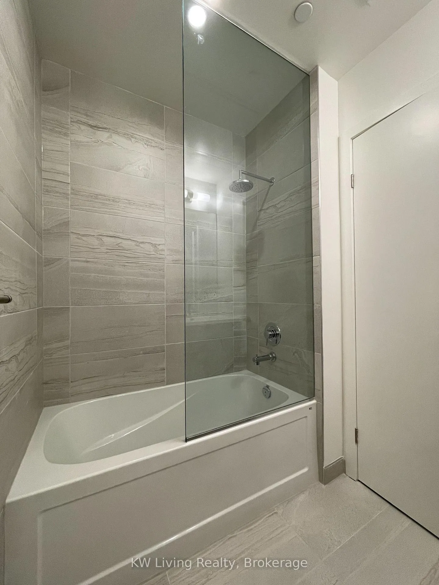 Photo 8 of Unit 2212, 138 Downes Street, Toronto, Waterfront Communities — HOMEH