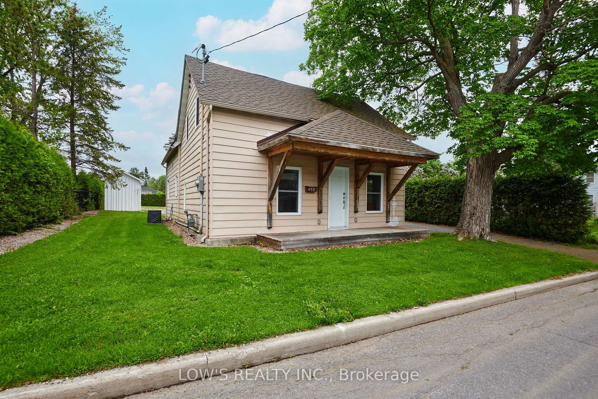 Photo 2 of 15 Peter Street, Champlain, L'Orignal — HOMEH