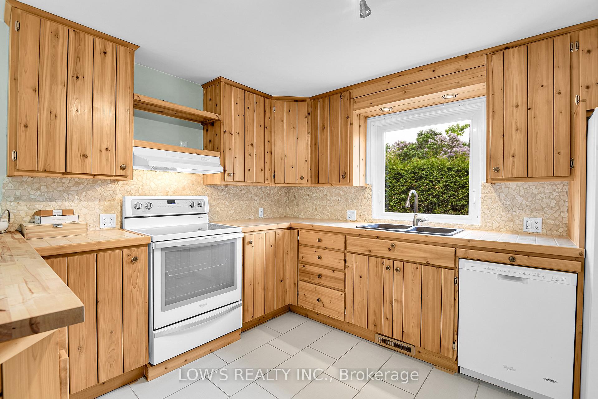 Photo 12 of 15 Peter Street, Champlain, L'Orignal — HOMEH