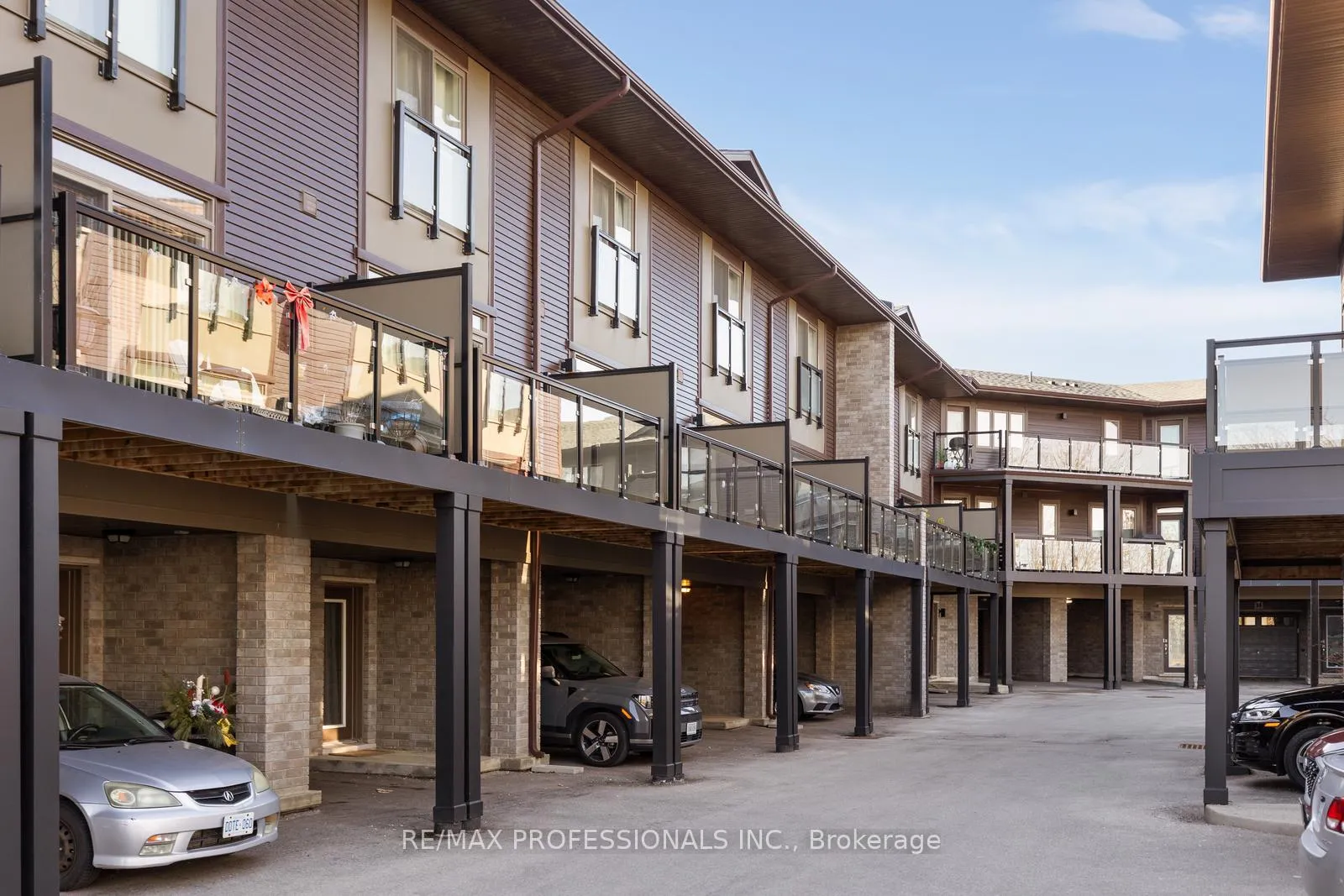 Photo 1 of Unit 8, 23 Echovalley Drive, Hamilton, Stoney Creek Mountain — HOMEH