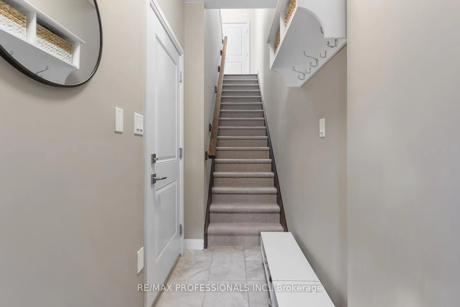 Photo 4 of Unit 8, 23 Echovalley Drive, Hamilton, Stoney Creek Mountain — HOMEH