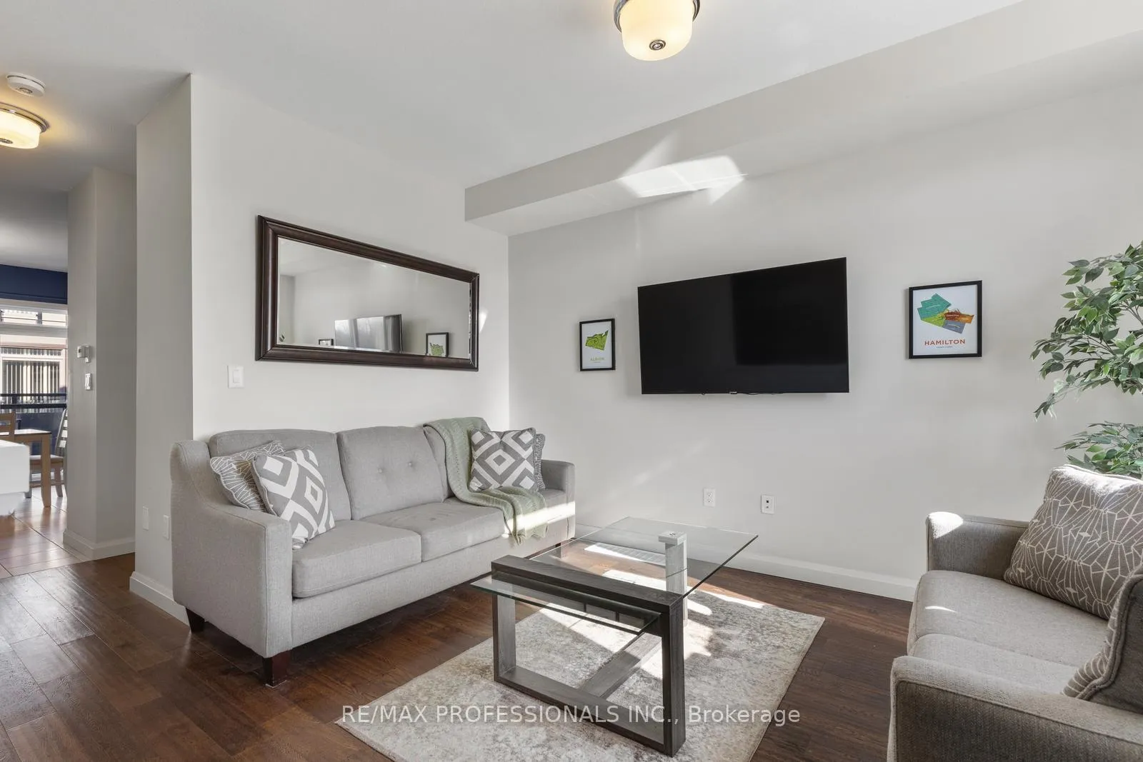 Photo 5 of Unit 8, 23 Echovalley Drive, Hamilton, Stoney Creek Mountain — HOMEH