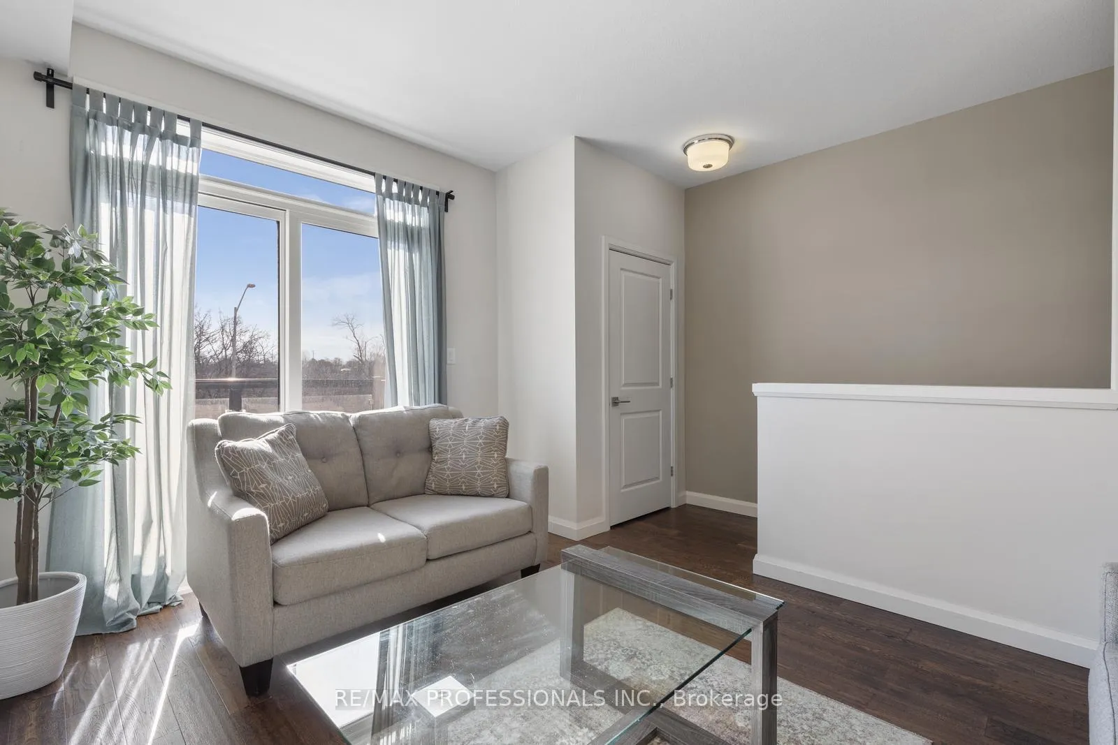 Photo 7 of Unit 8, 23 Echovalley Drive, Hamilton, Stoney Creek Mountain — HOMEH