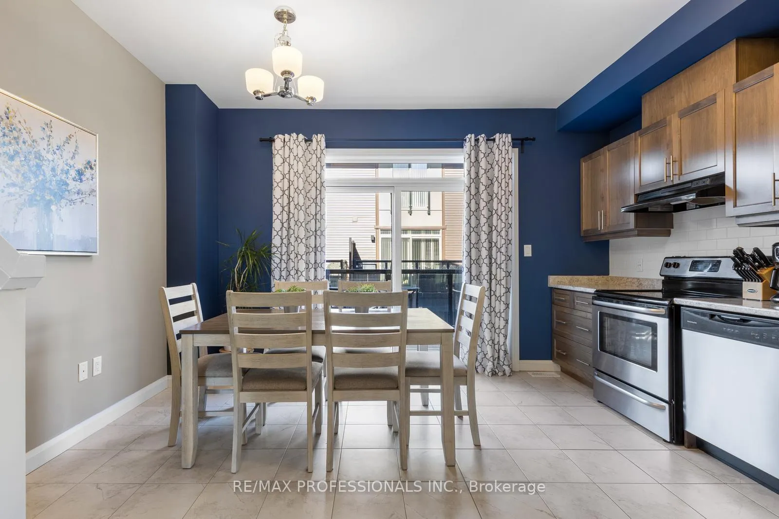 Photo 9 of Unit 8, 23 Echovalley Drive, Hamilton, Stoney Creek Mountain — HOMEH