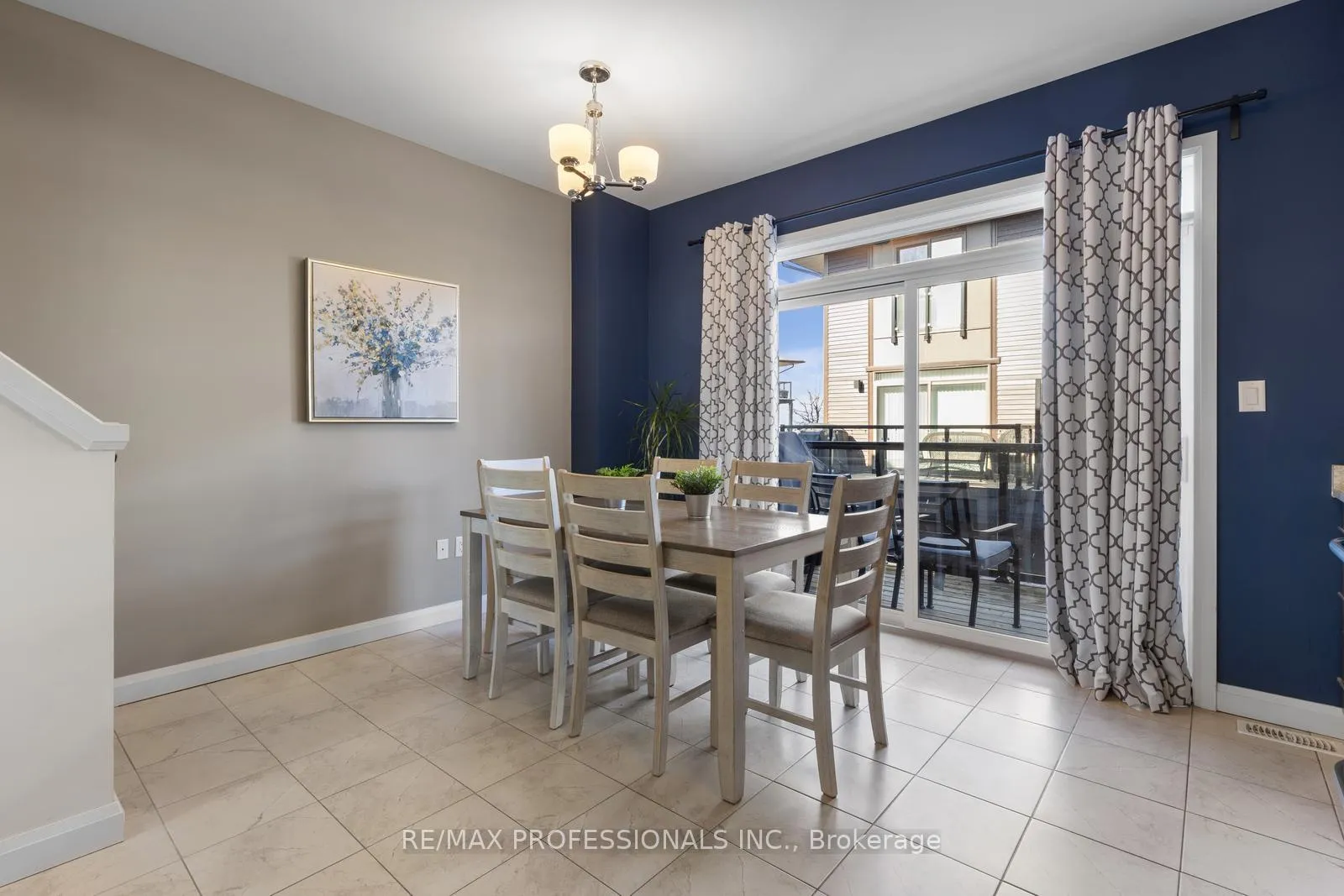 Photo 10 of Unit 8, 23 Echovalley Drive, Hamilton, Stoney Creek Mountain — HOMEH