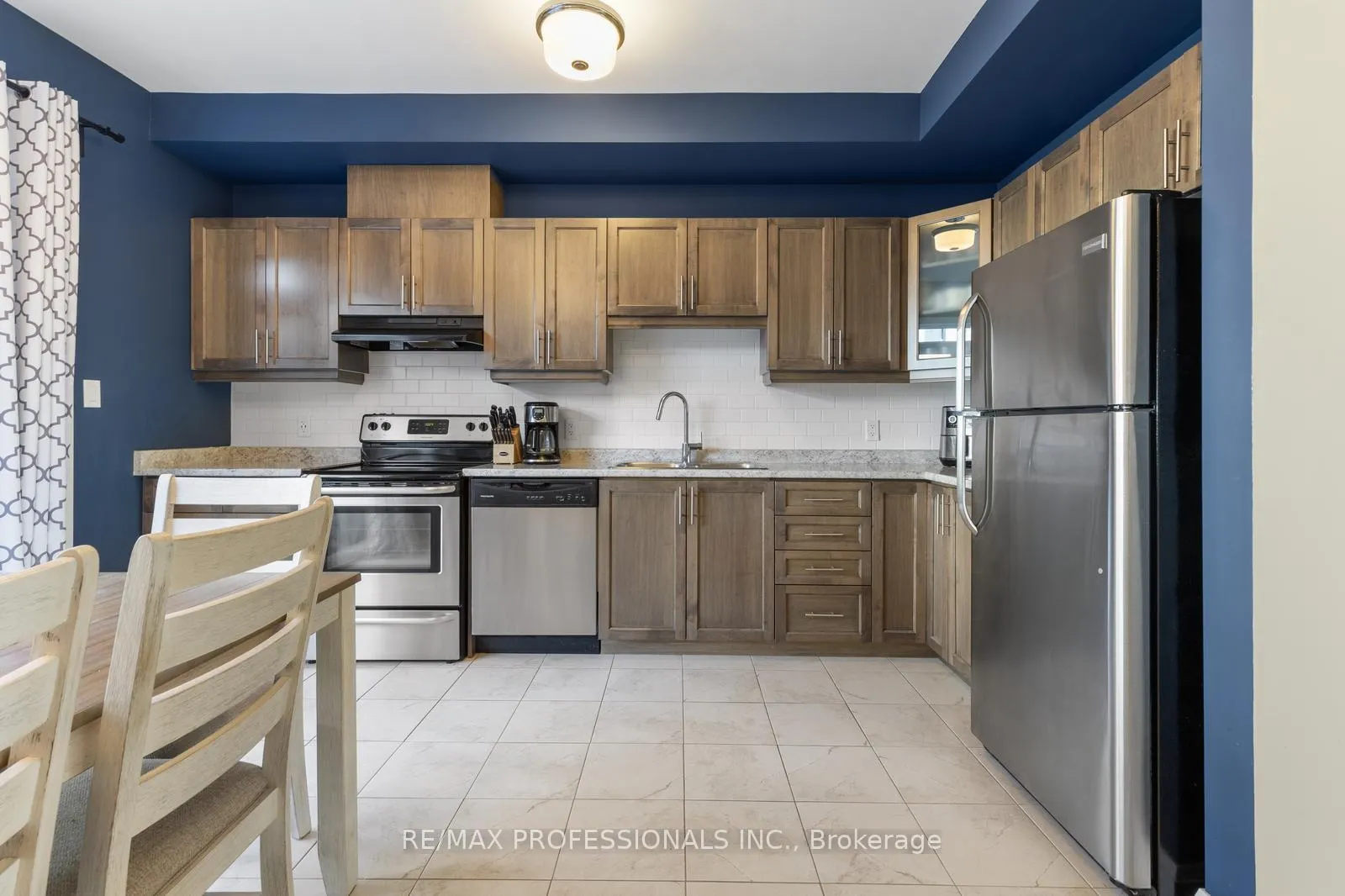 Photo 11 of Unit 8, 23 Echovalley Drive, Hamilton, Stoney Creek Mountain — HOMEH
