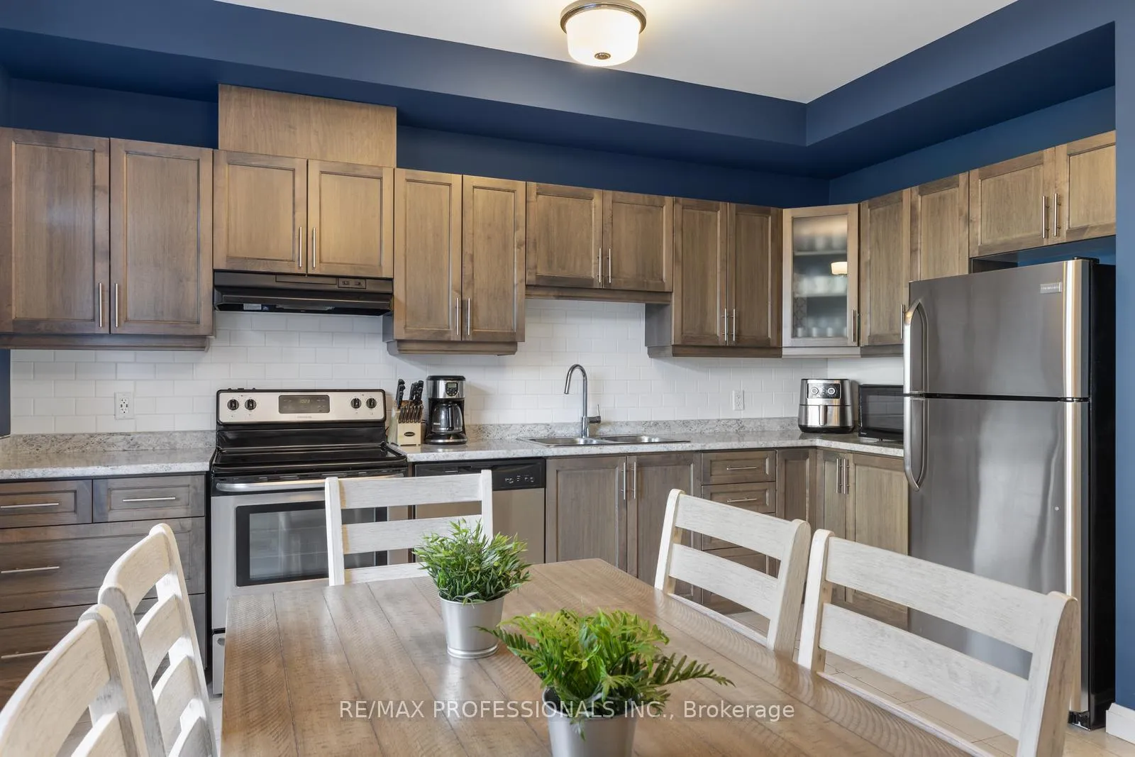 Photo 14 of Unit 8, 23 Echovalley Drive, Hamilton, Stoney Creek Mountain — HOMEH