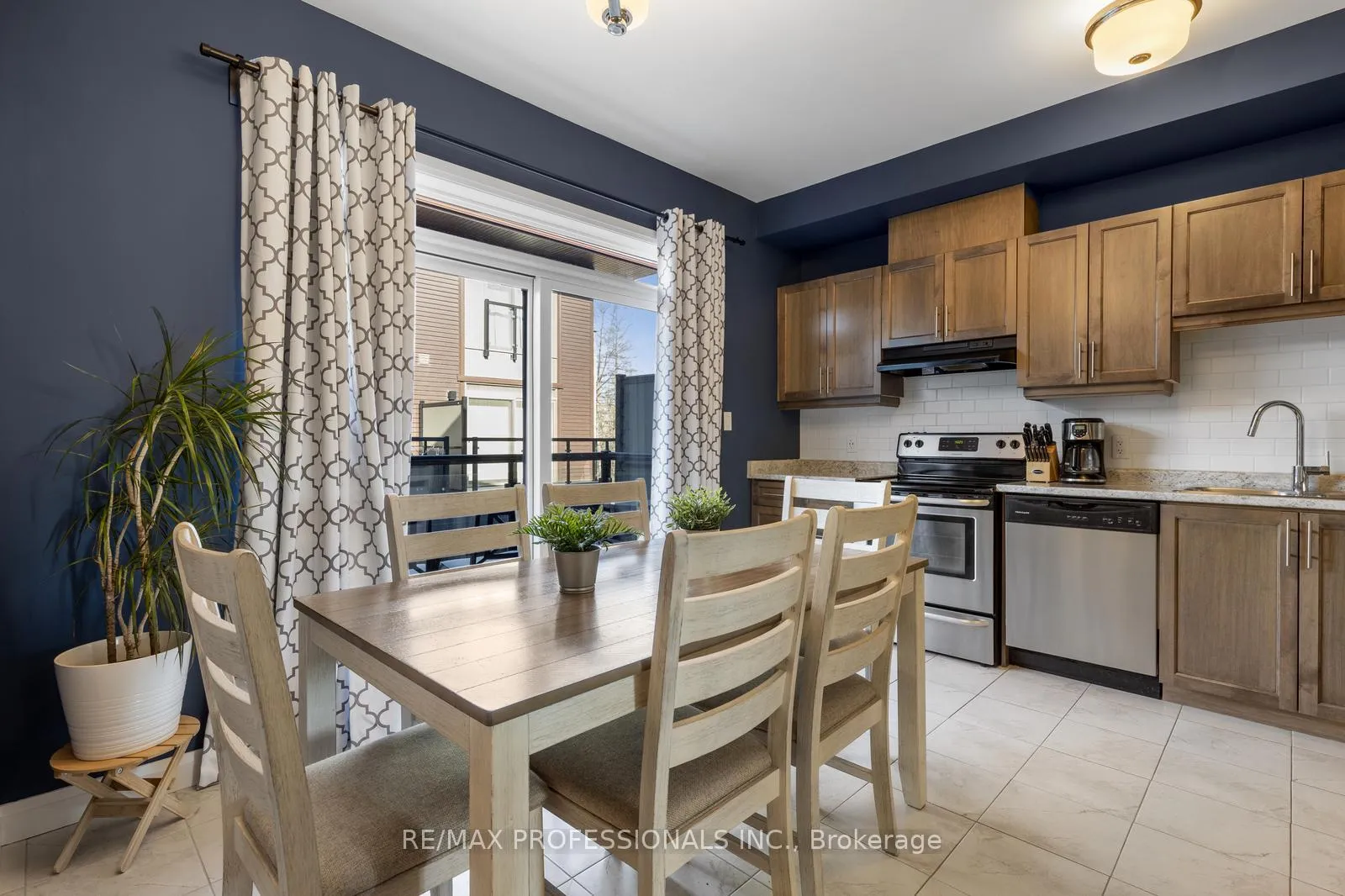 Photo 15 of Unit 8, 23 Echovalley Drive, Hamilton, Stoney Creek Mountain — HOMEH