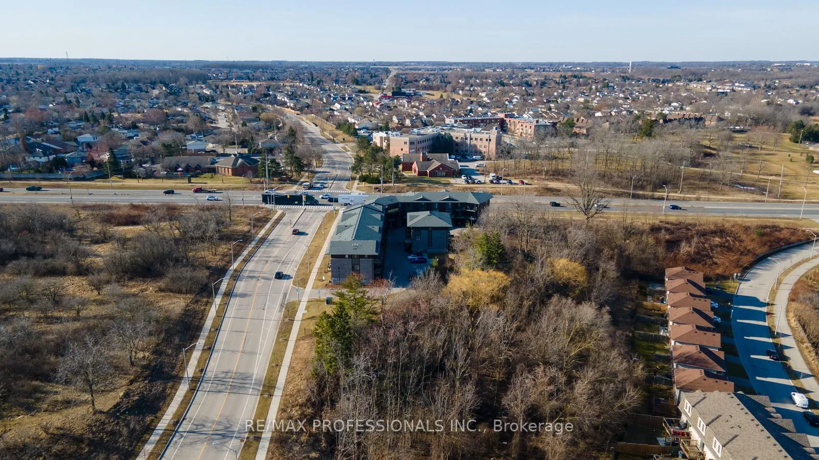 Photo 31 of Unit 8, 23 Echovalley Drive, Hamilton, Stoney Creek Mountain — HOMEH