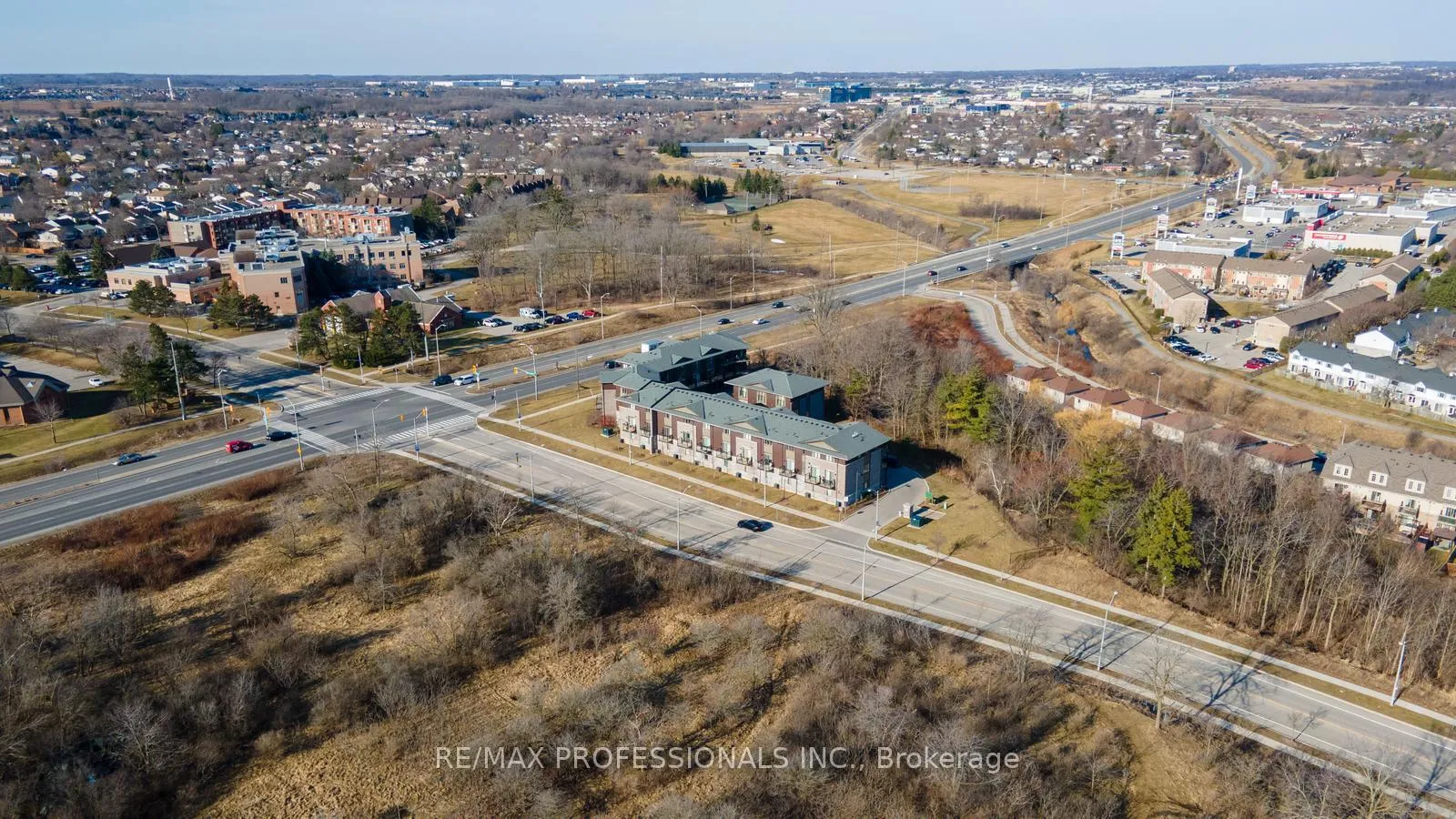 Photo 32 of Unit 8, 23 Echovalley Drive, Hamilton, Stoney Creek Mountain — HOMEH