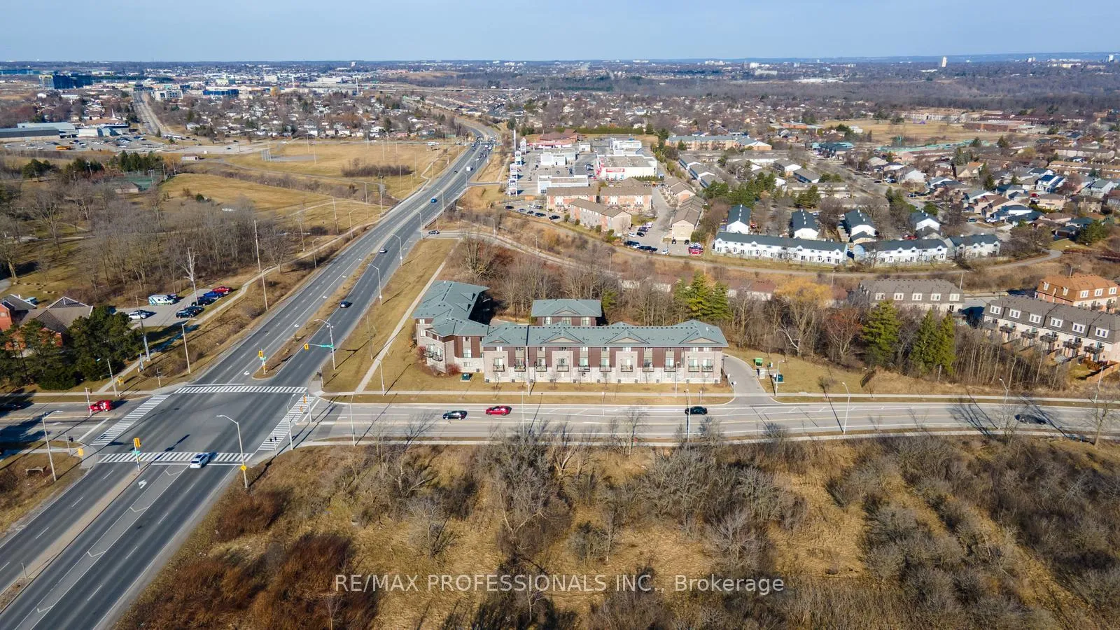 Photo 33 of Unit 8, 23 Echovalley Drive, Hamilton, Stoney Creek Mountain — HOMEH