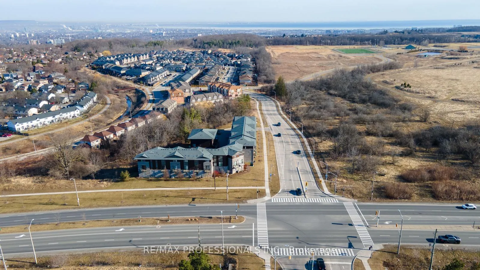 Photo 34 of Unit 8, 23 Echovalley Drive, Hamilton, Stoney Creek Mountain — HOMEH