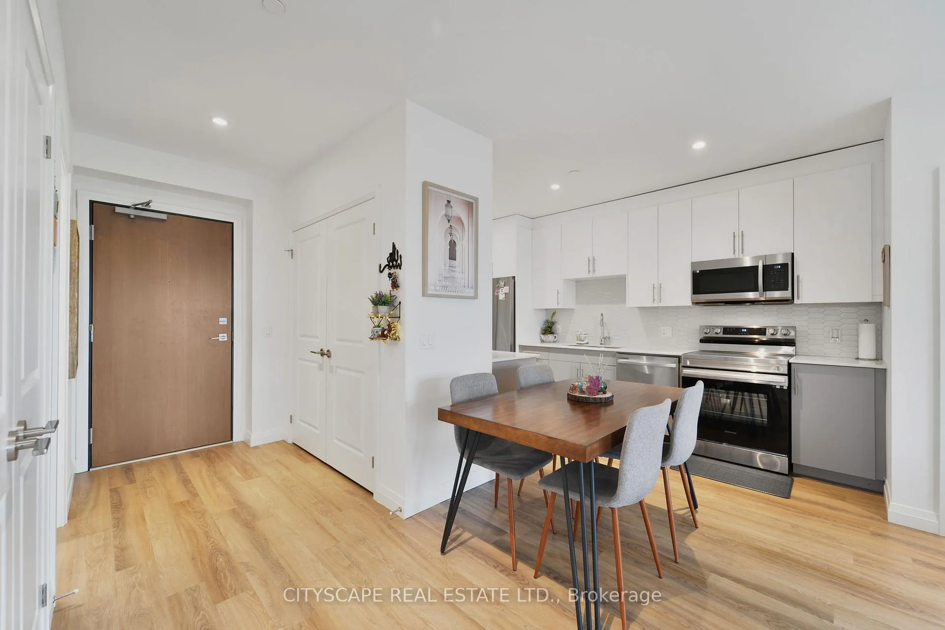 Photo 10 of Unit 802, 525 New Dundee Road, Kitchener — HOMEH