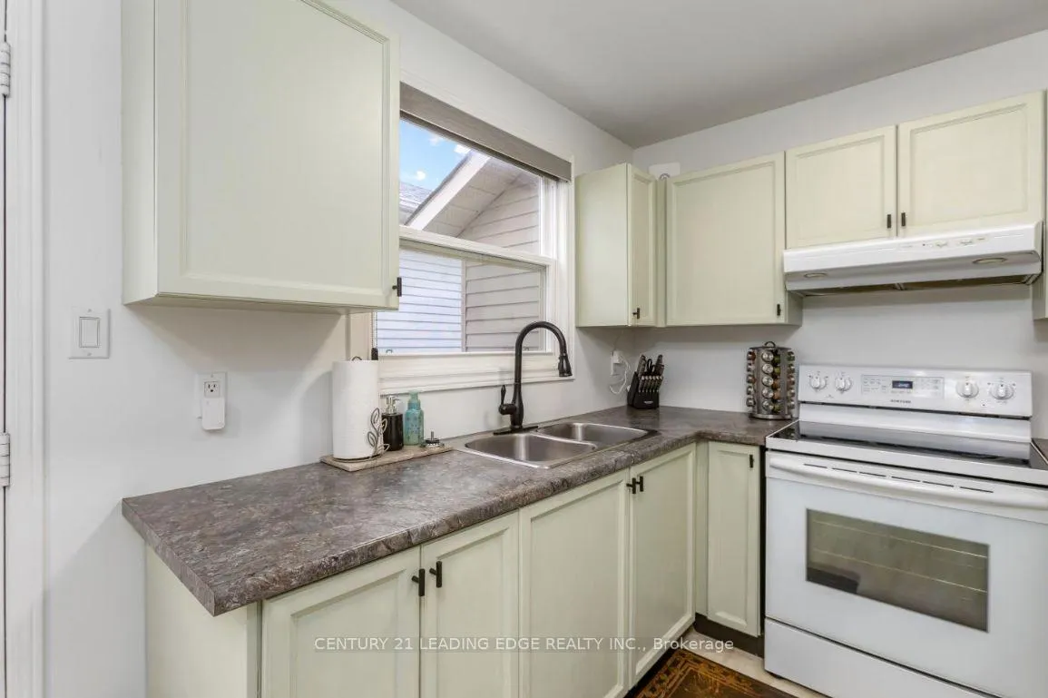 Photo 3 of 48 D'Ambrosio Drive, Barrie, Painswick North — HOMEH