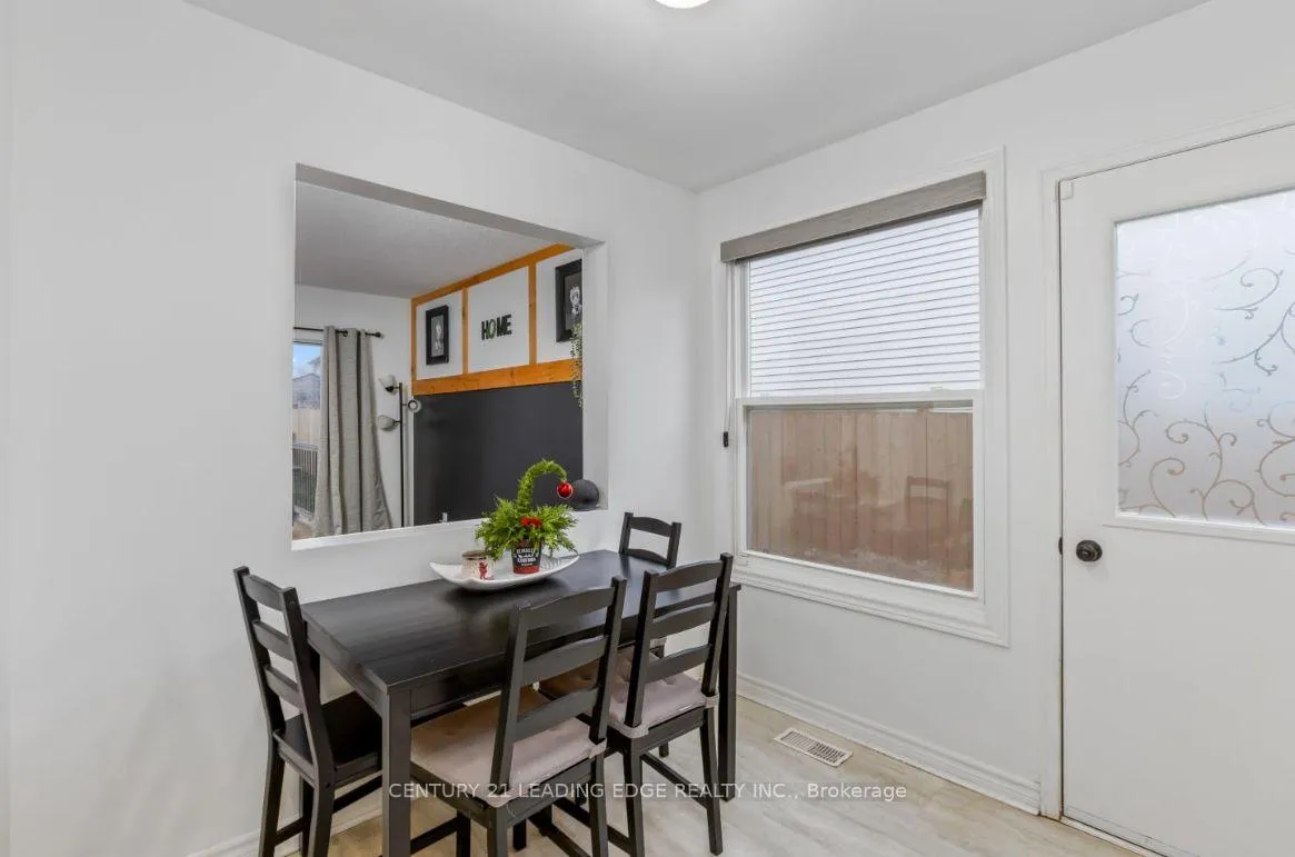 Photo 4 of 48 D'Ambrosio Drive, Barrie, Painswick North — HOMEH