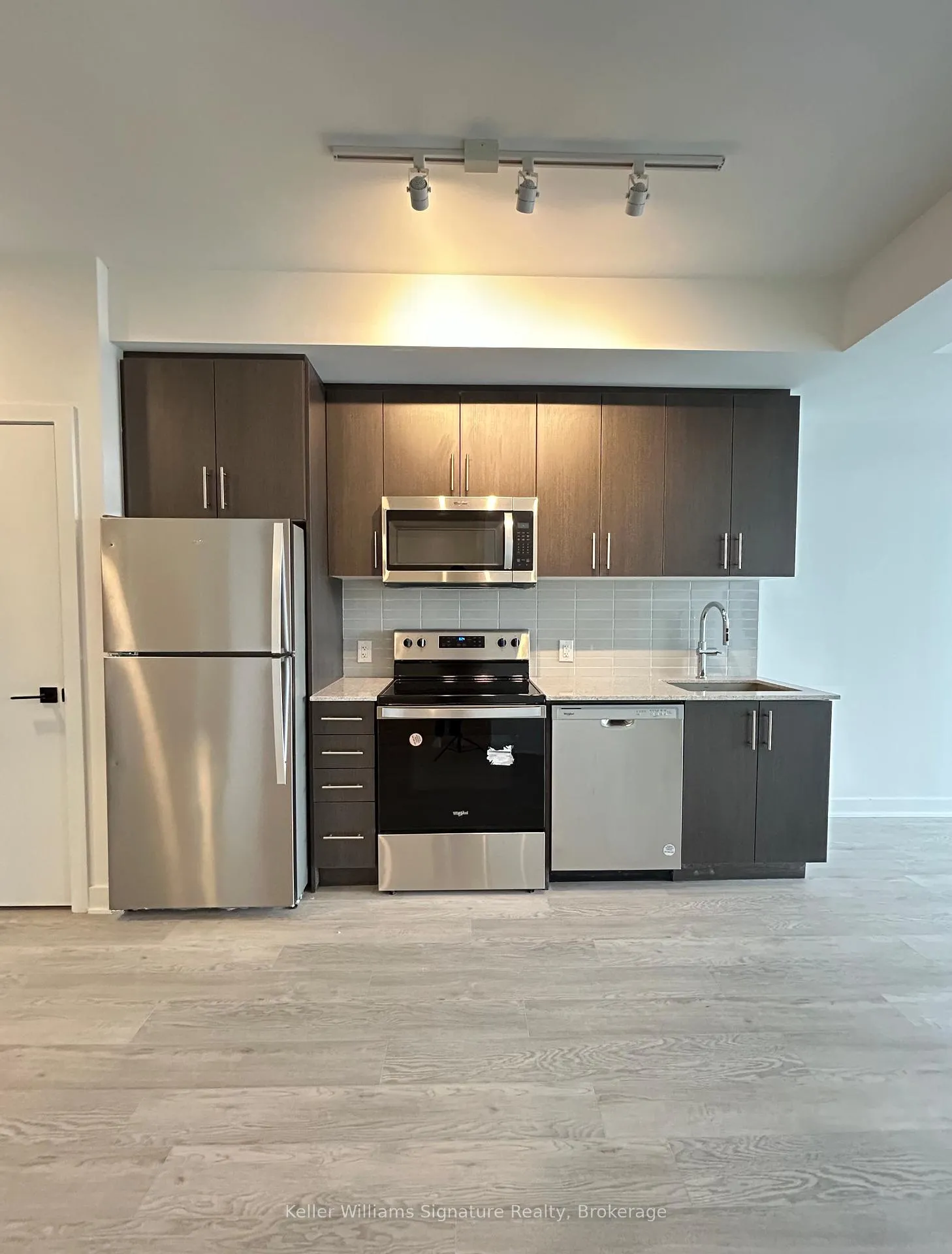 Photo 4 of Unit 1103, 2782 Barton Street E, Hamilton, Grayside — HOMEH