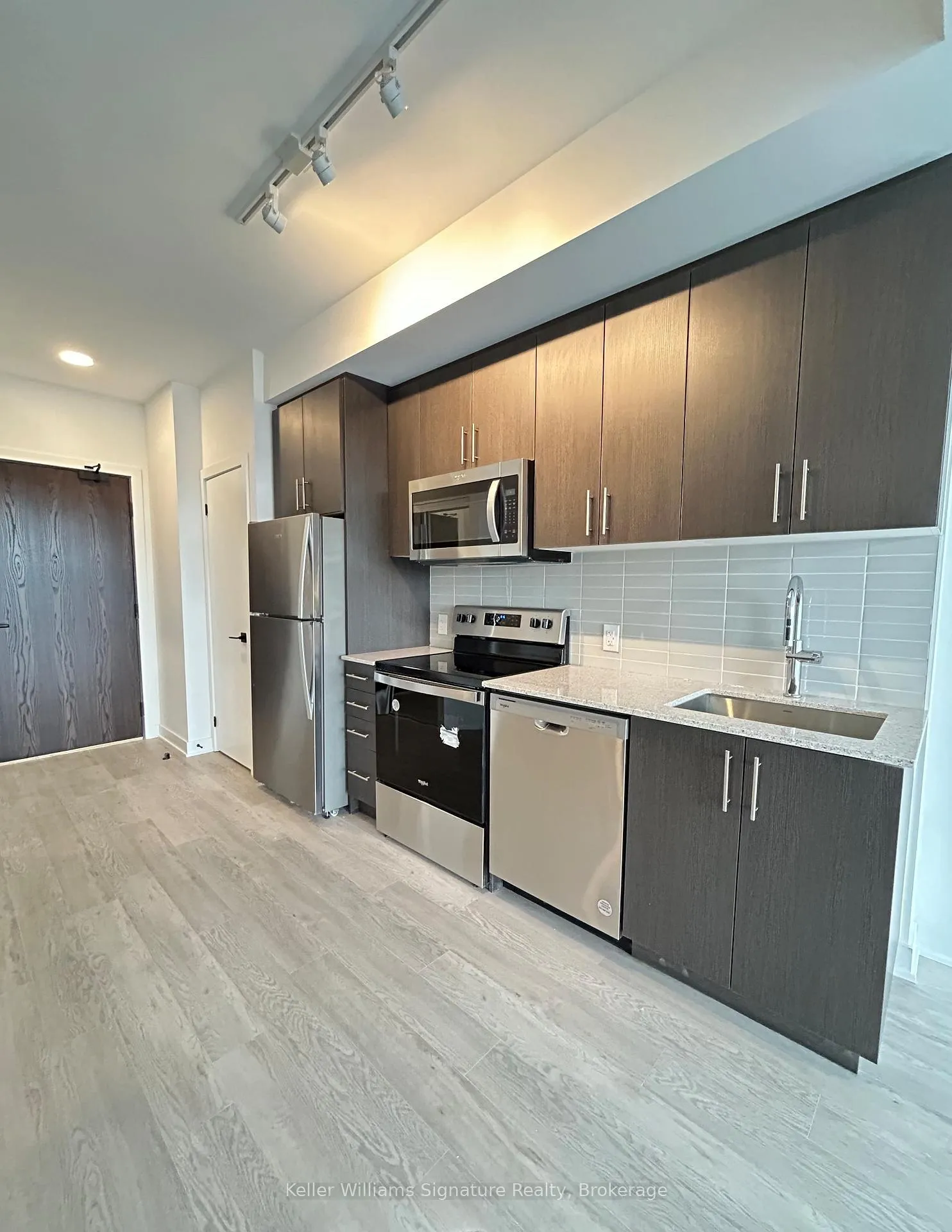 Photo 5 of Unit 1103, 2782 Barton Street E, Hamilton, Grayside — HOMEH