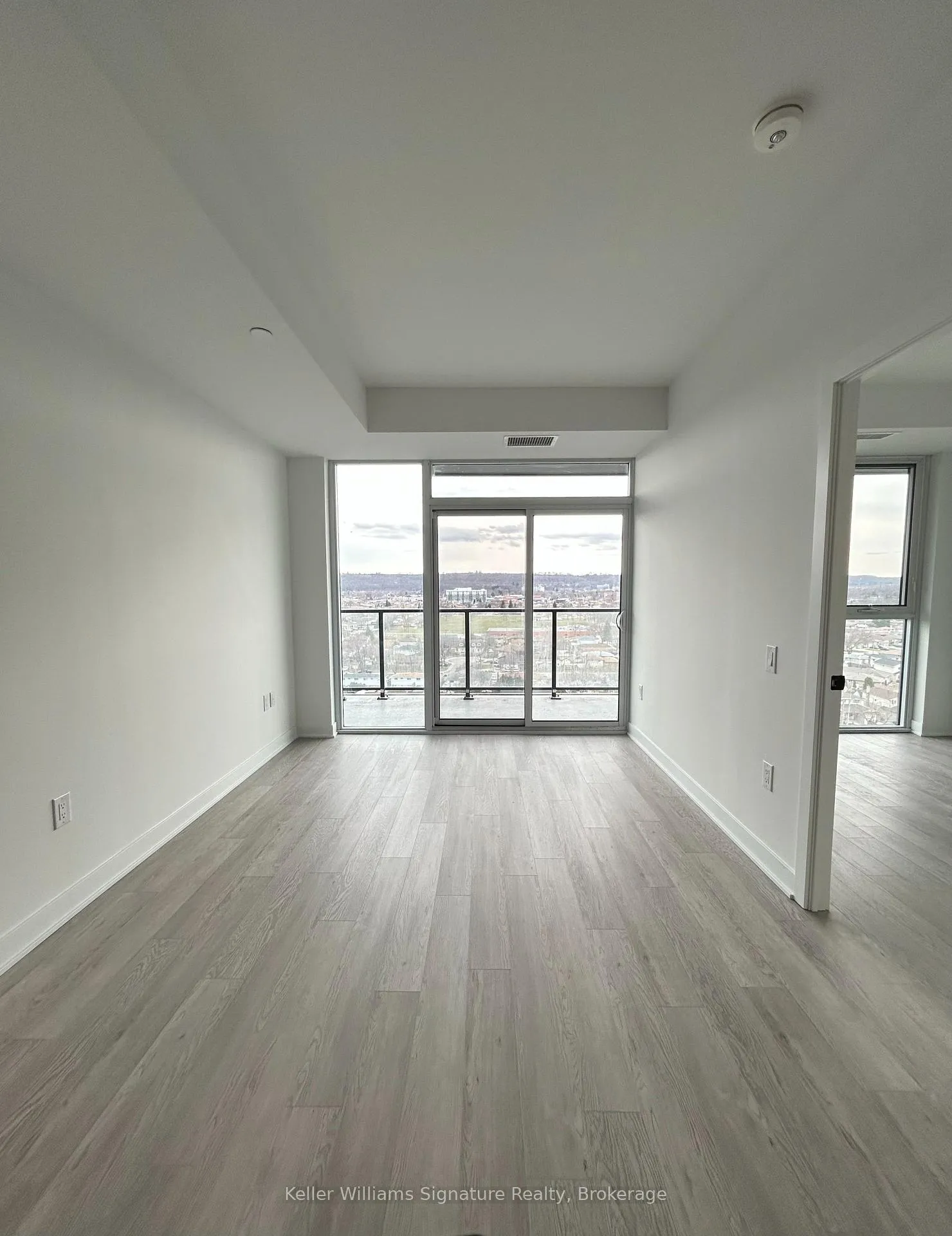 Photo 6 of Unit 1103, 2782 Barton Street E, Hamilton, Grayside — HOMEH