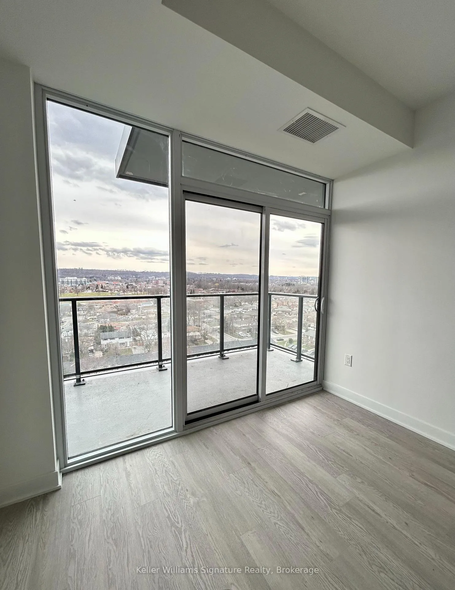 Photo 8 of Unit 1103, 2782 Barton Street E, Hamilton, Grayside — HOMEH