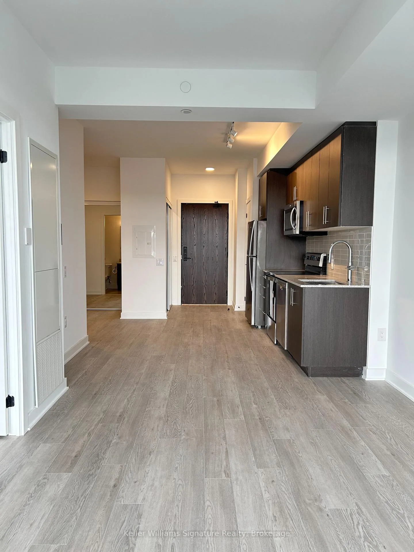 Photo 9 of Unit 1103, 2782 Barton Street E, Hamilton, Grayside — HOMEH