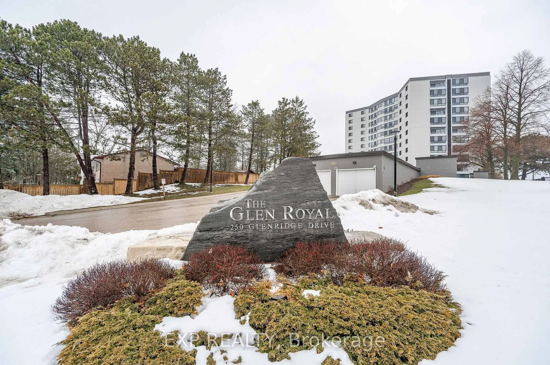 Photo 4 of Unit 1106, 250 Glenridge Drive S, Waterloo, Lincoln Village — HOMEH