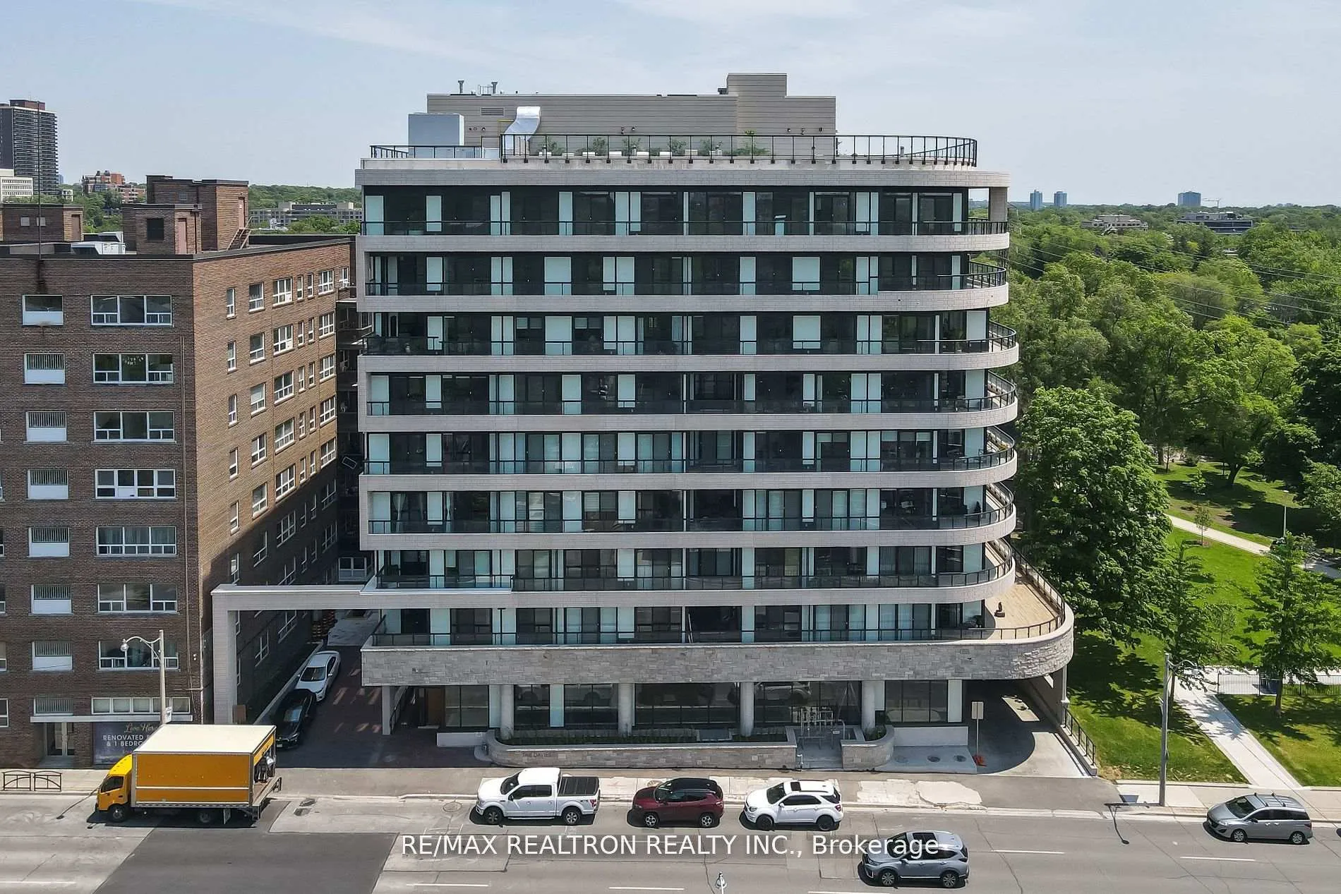 Front of Unit 403, 285 Avenue Road