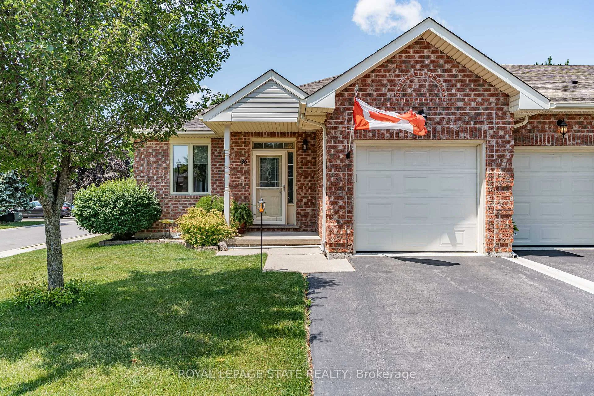 Photo 1 of 36 Twentyplace Boulevard, Hamilton, Rural Glanbrook — HOMEH