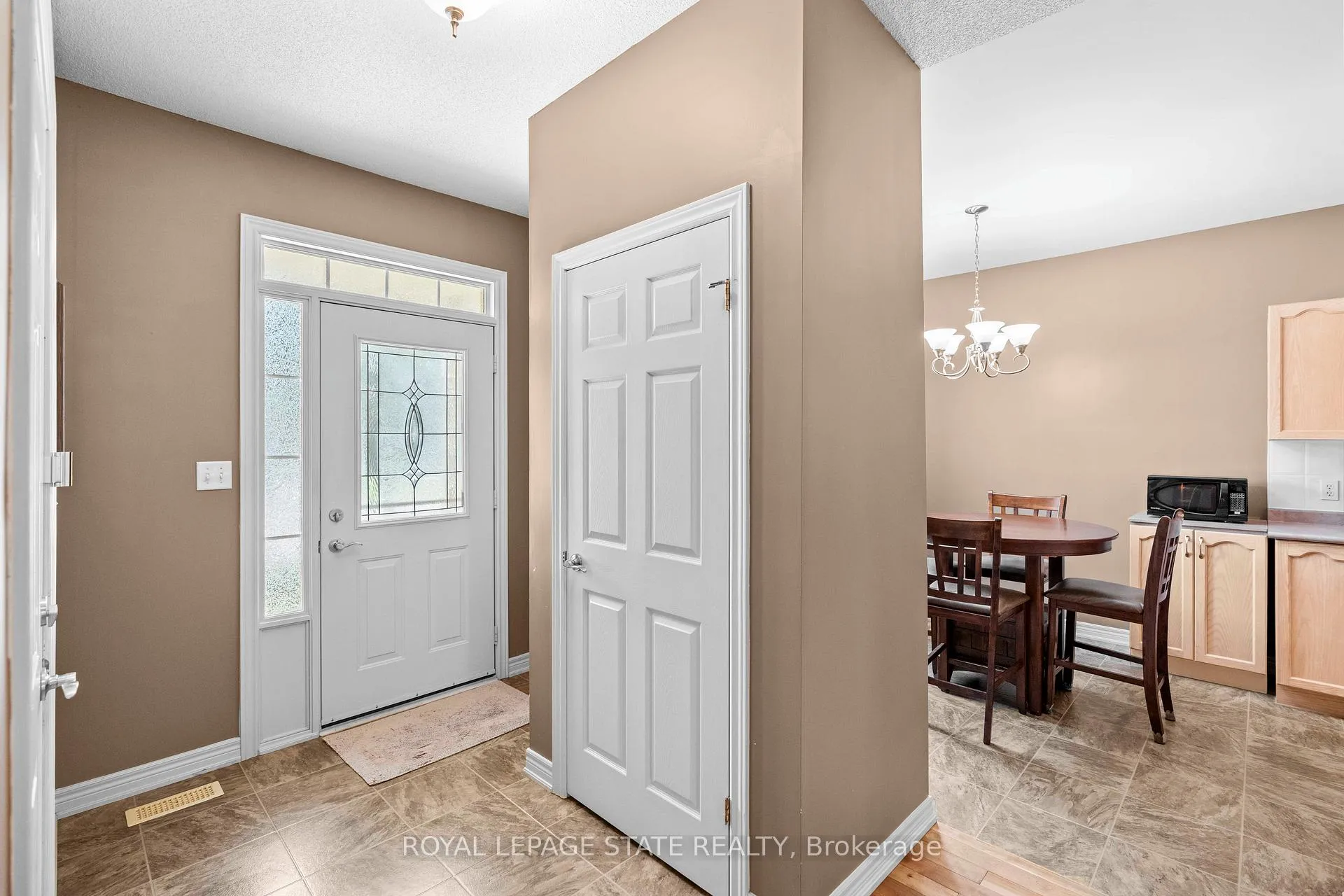 Photo 5 of 36 Twentyplace Boulevard, Hamilton, Rural Glanbrook — HOMEH