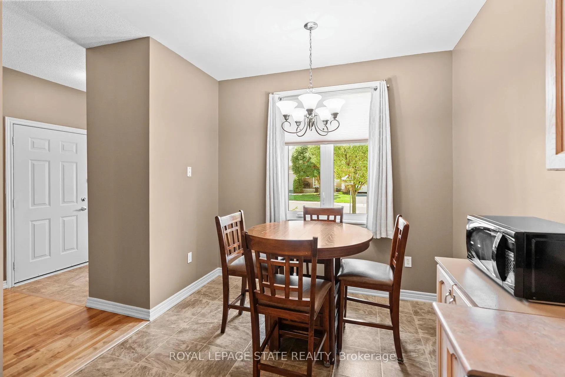 Photo 6 of 36 Twentyplace Boulevard, Hamilton, Rural Glanbrook — HOMEH