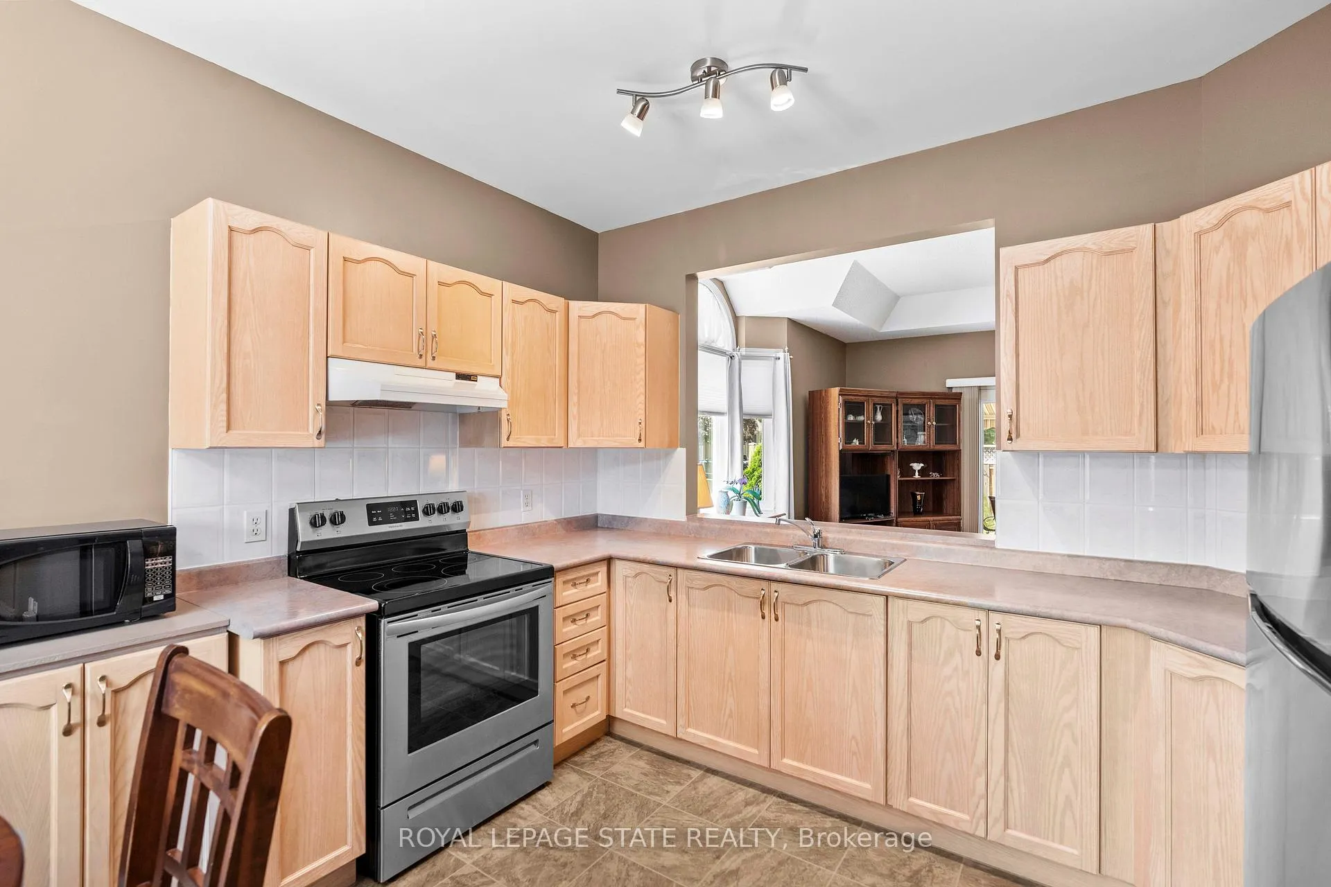Photo 7 of 36 Twentyplace Boulevard, Hamilton, Rural Glanbrook — HOMEH