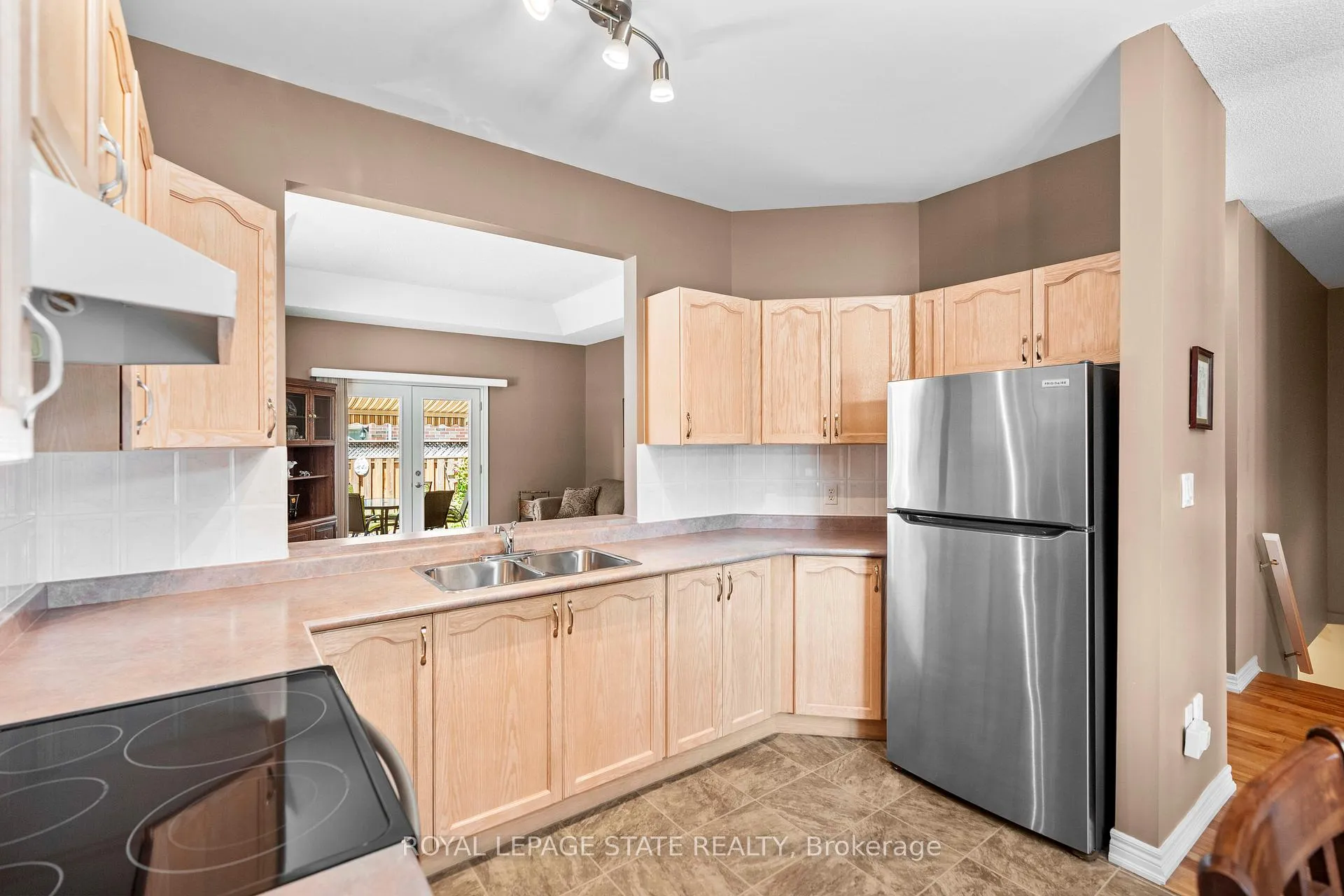 Photo 8 of 36 Twentyplace Boulevard, Hamilton, Rural Glanbrook — HOMEH
